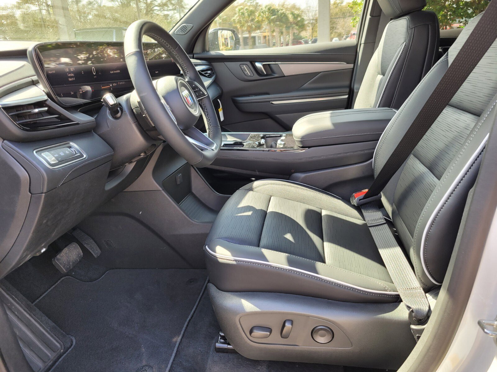 2025 Buick Enclave Sport Touring photo 3