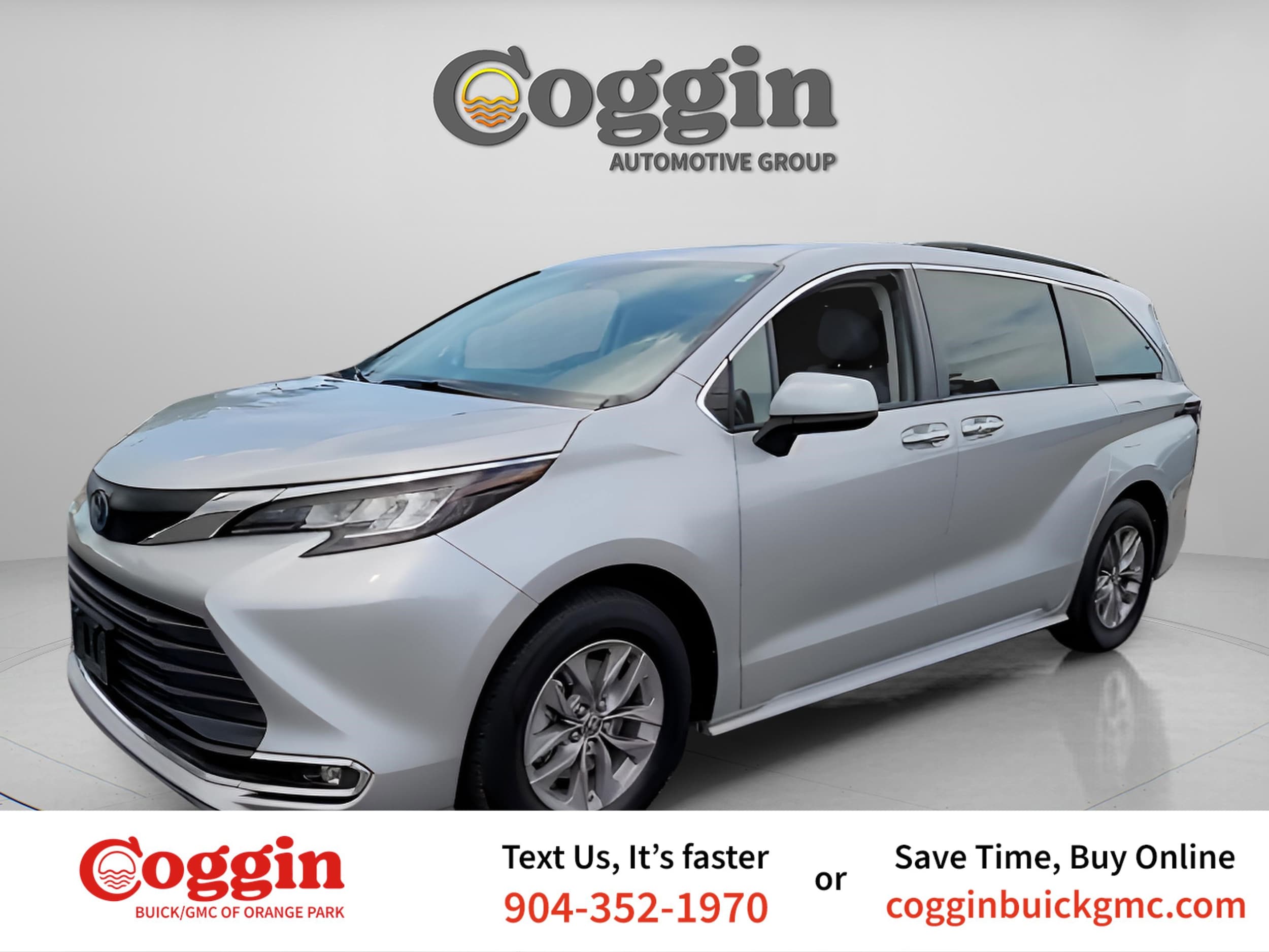 2023 Toyota Sienna XLE's photo