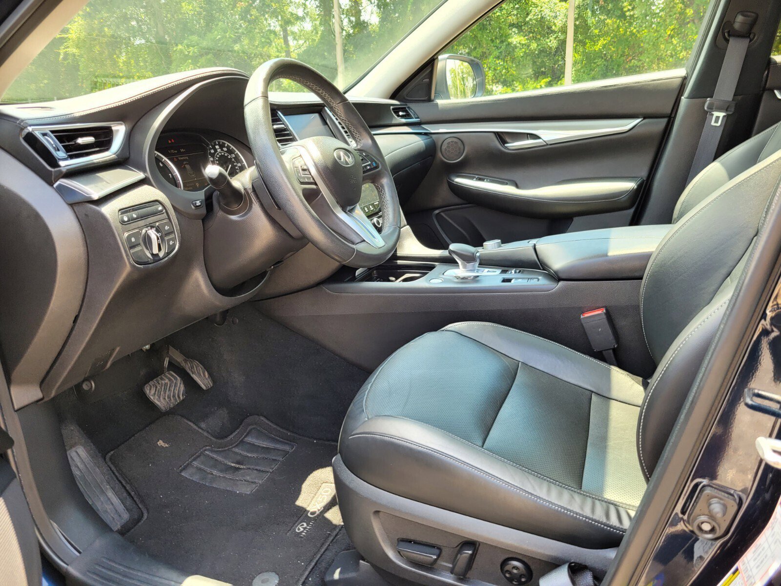 2022 Infiniti QX50 Luxe photo 5