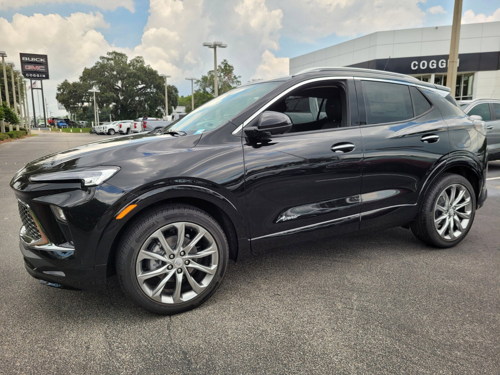 2025 Buick Encore GX Avenir photo 2
