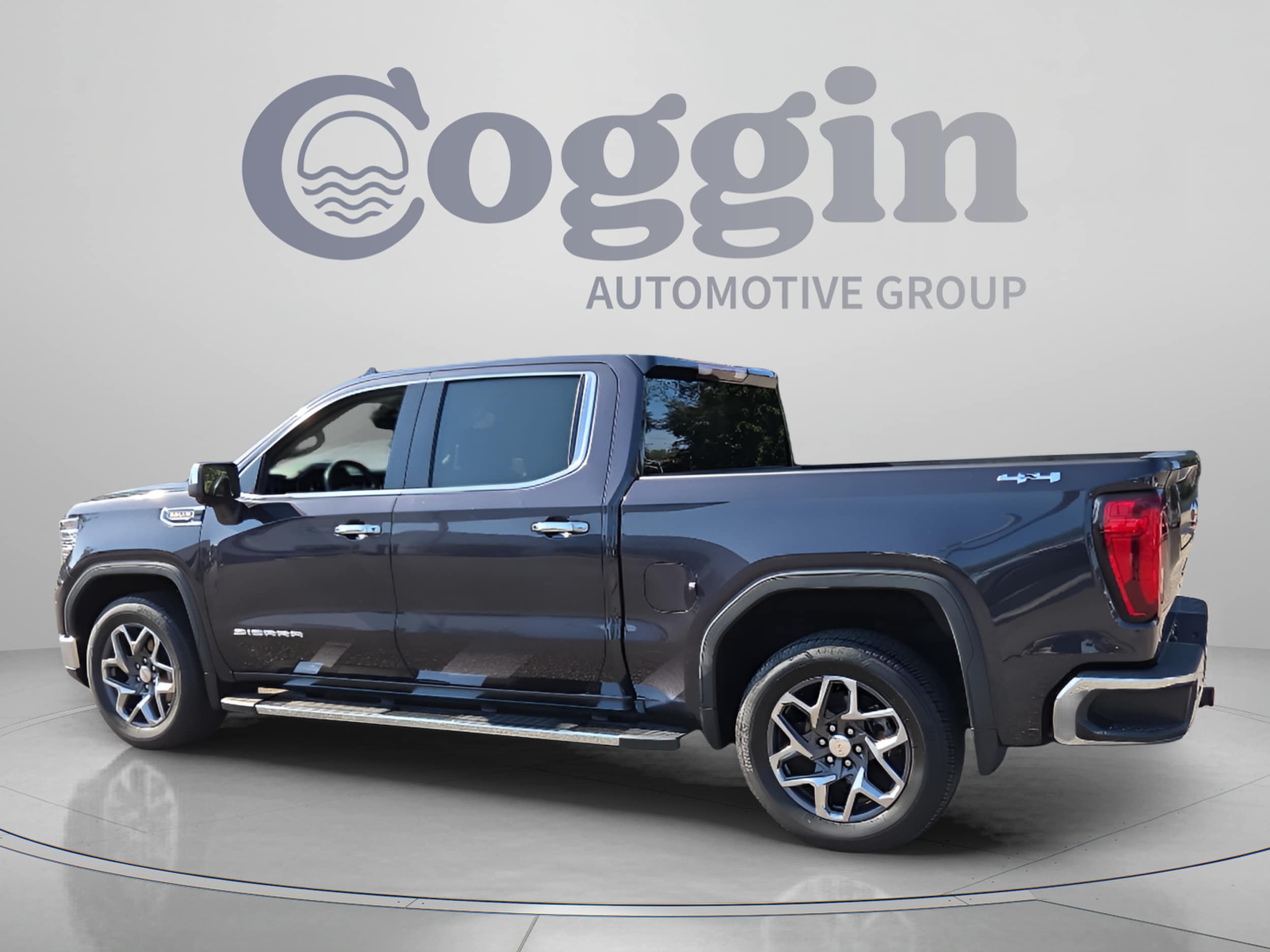 2023 GMC Sierra 1500 SLT - Photo 3