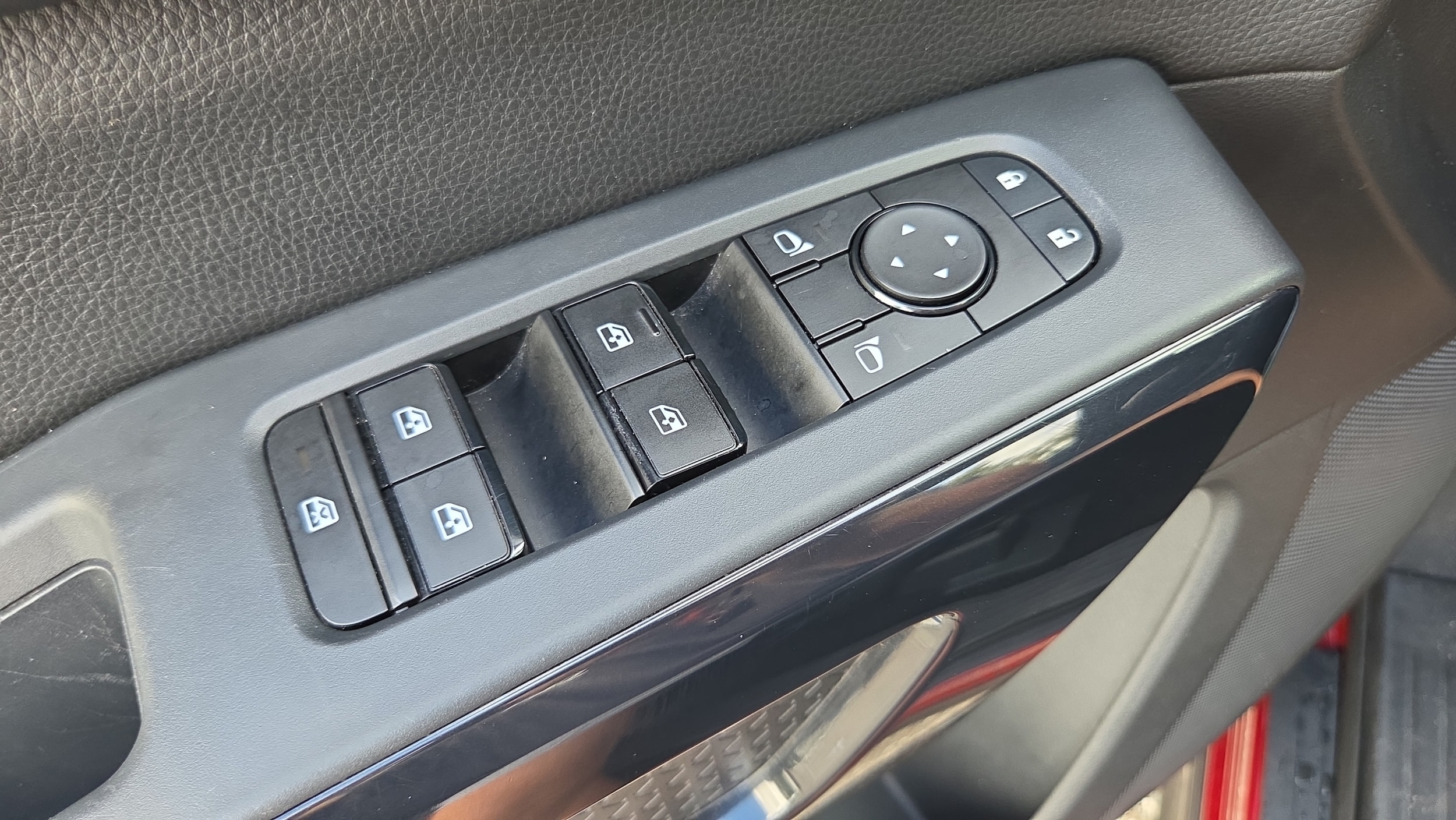 2024 Nissan Pathfinder SV - Photo 32