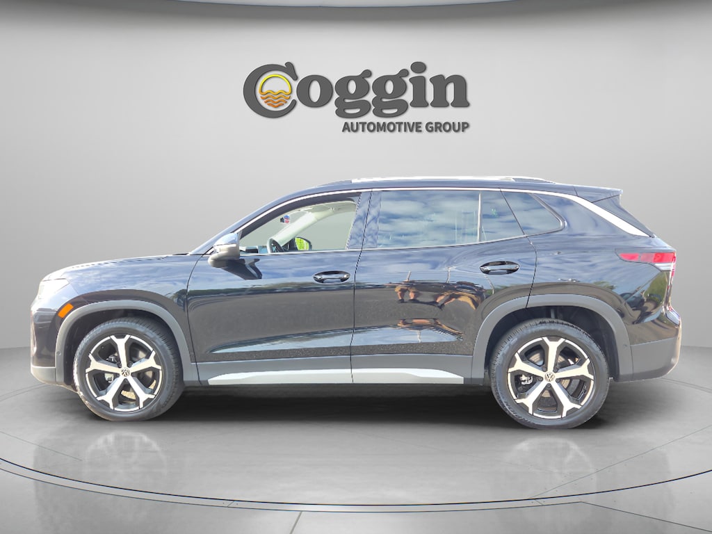 Used 2025 Volkswagen Tiguan SE