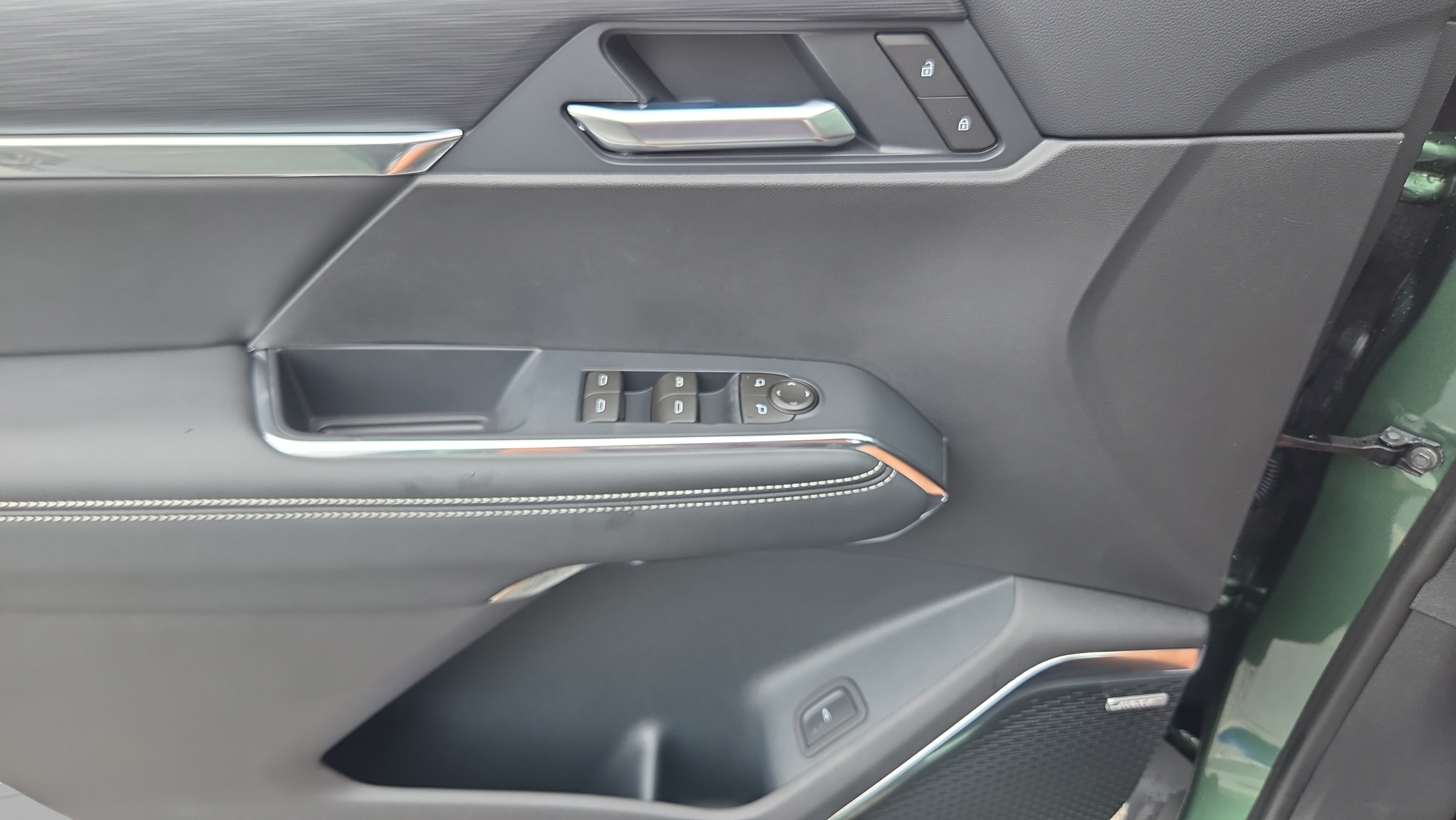 2027 GMC Acadia Elevation - Photo 32