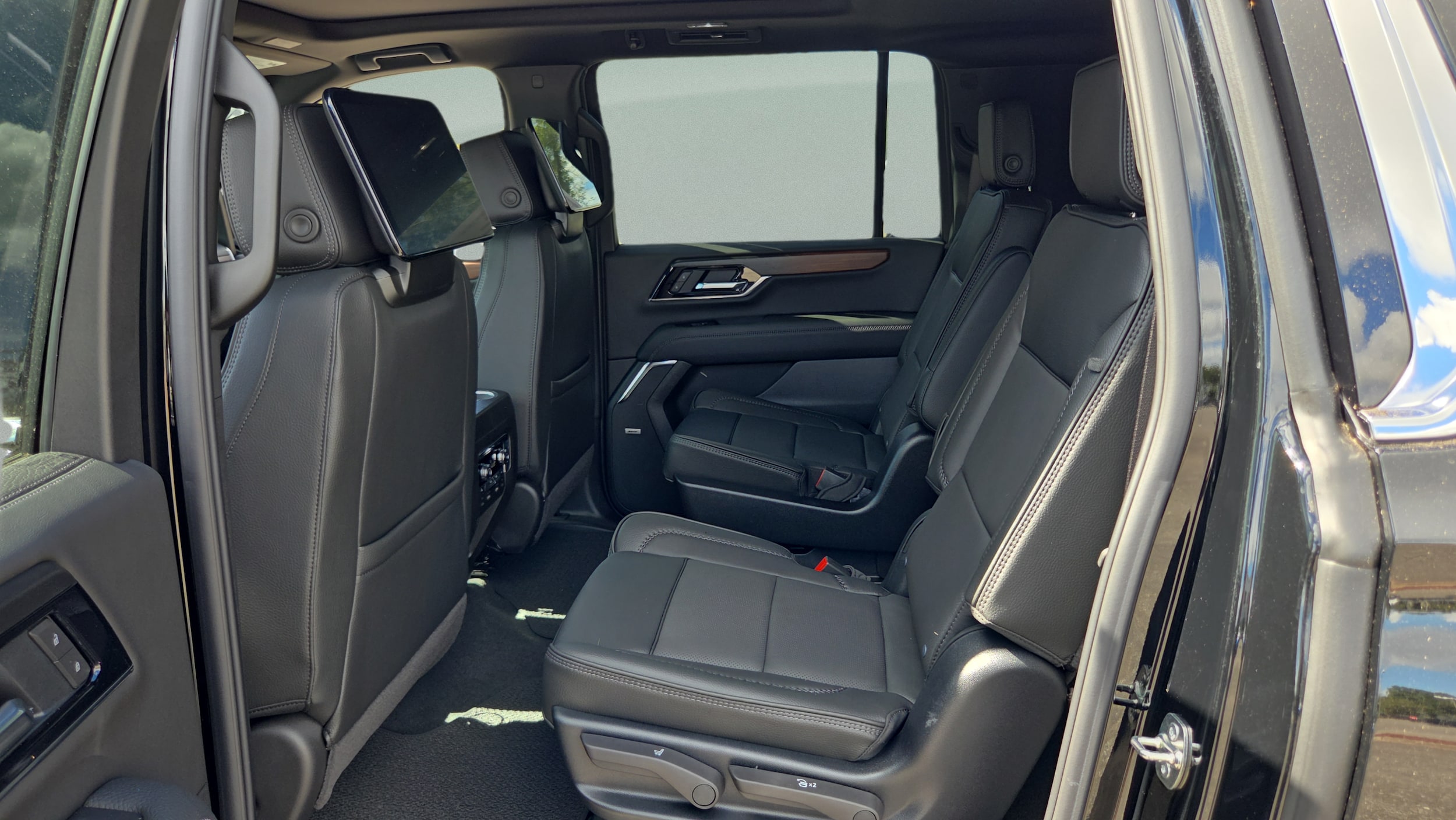2026 GMC Yukon XL Denali - Photo 10