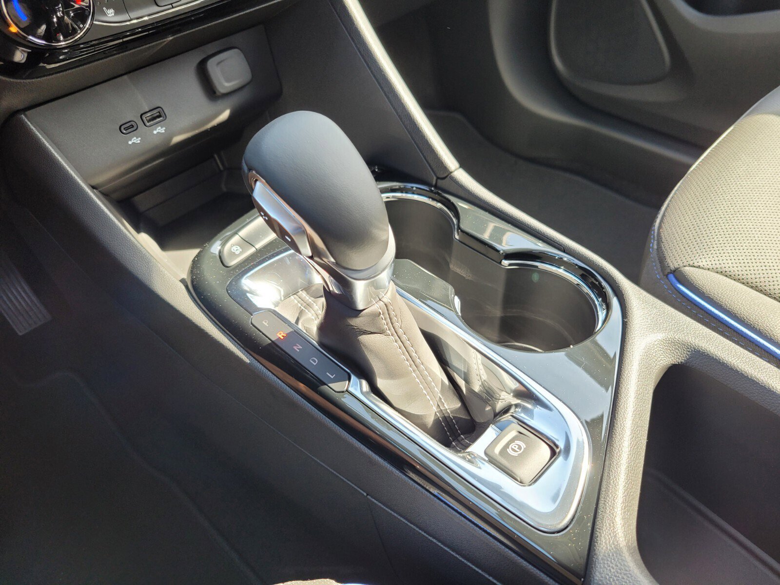 2026 Buick Encore GX Sport Touring photo 9