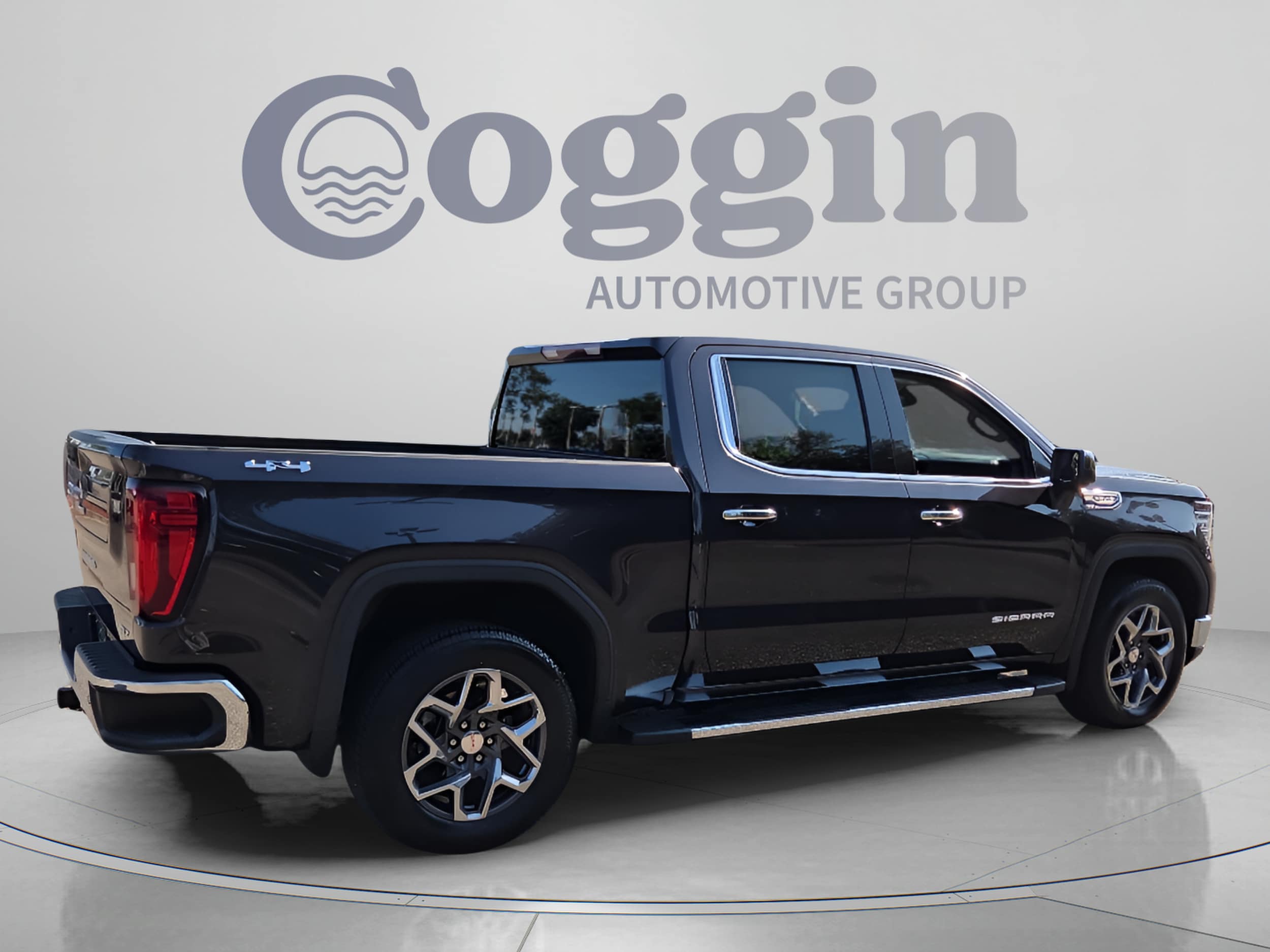 2023 GMC Sierra 1500 SLT - Photo 5