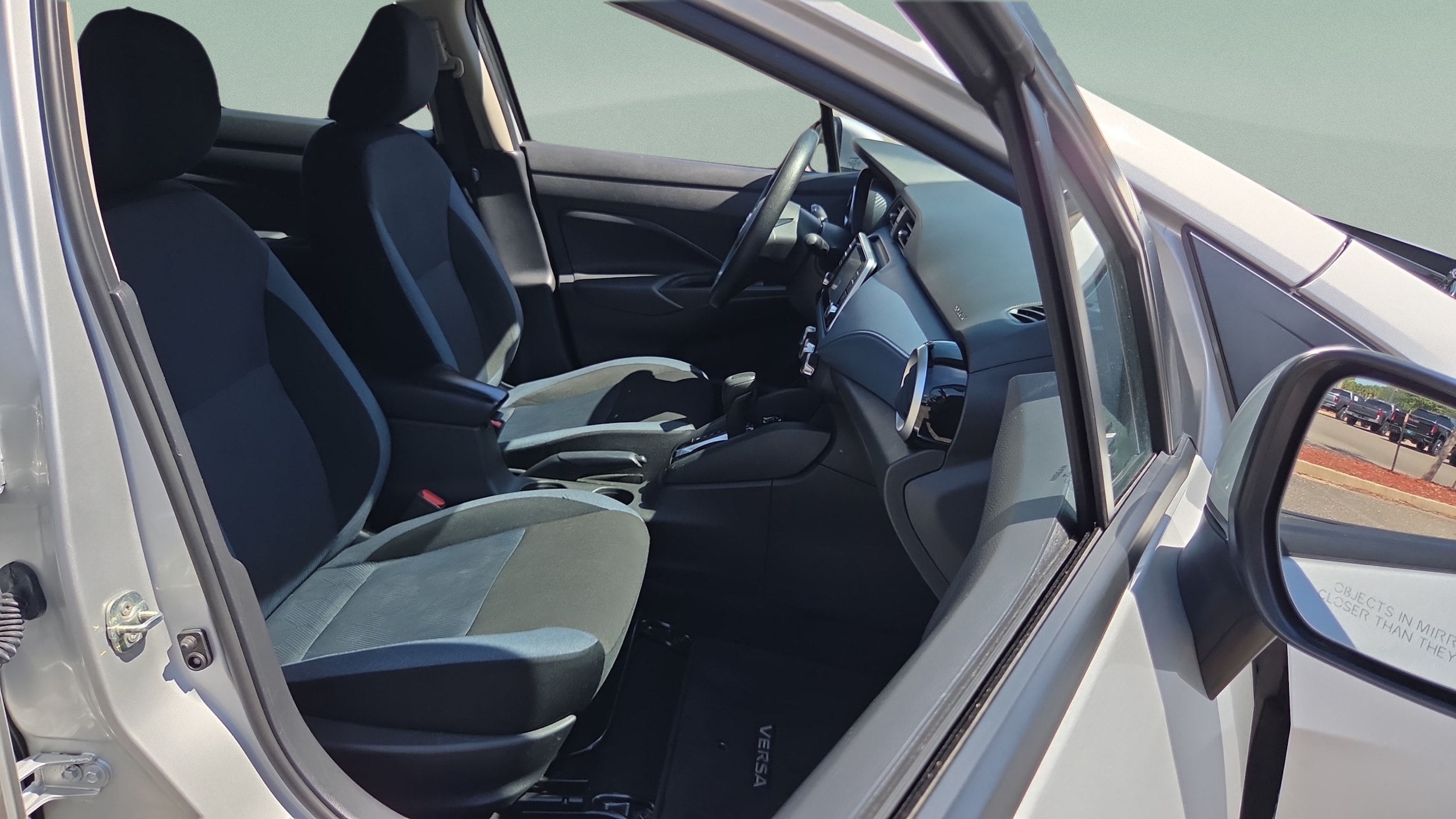 2025 Nissan Versa Sedan SV - Photo 15