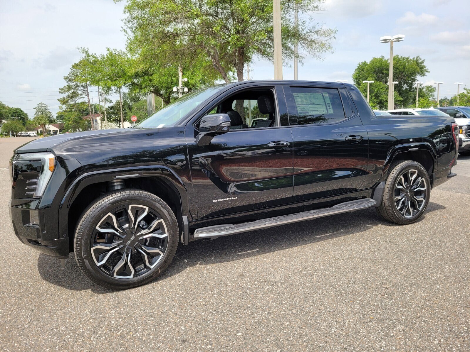 2025 Gmc Sierra EV Denali photo 2