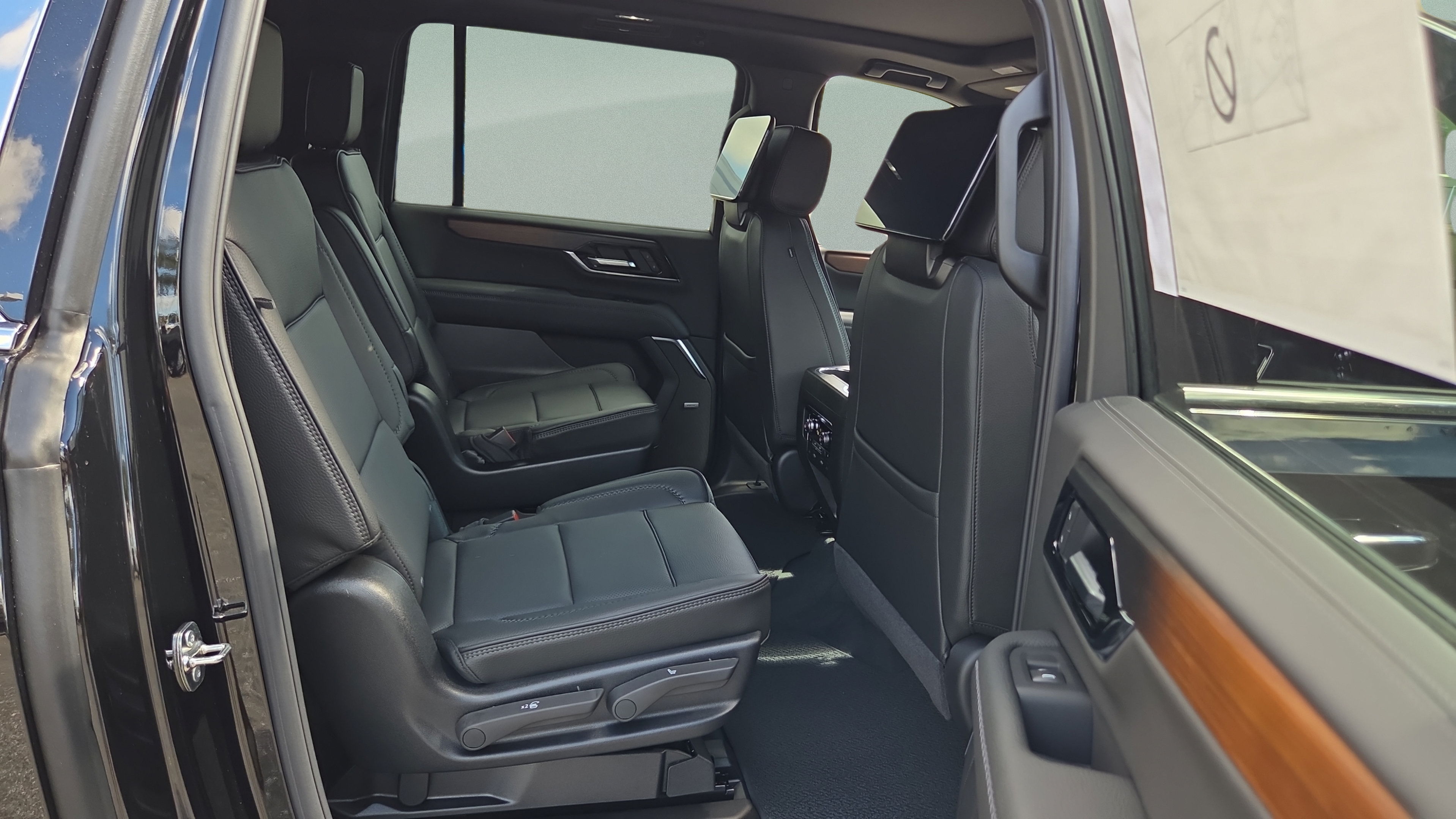 2026 GMC Yukon XL Denali - Photo 15