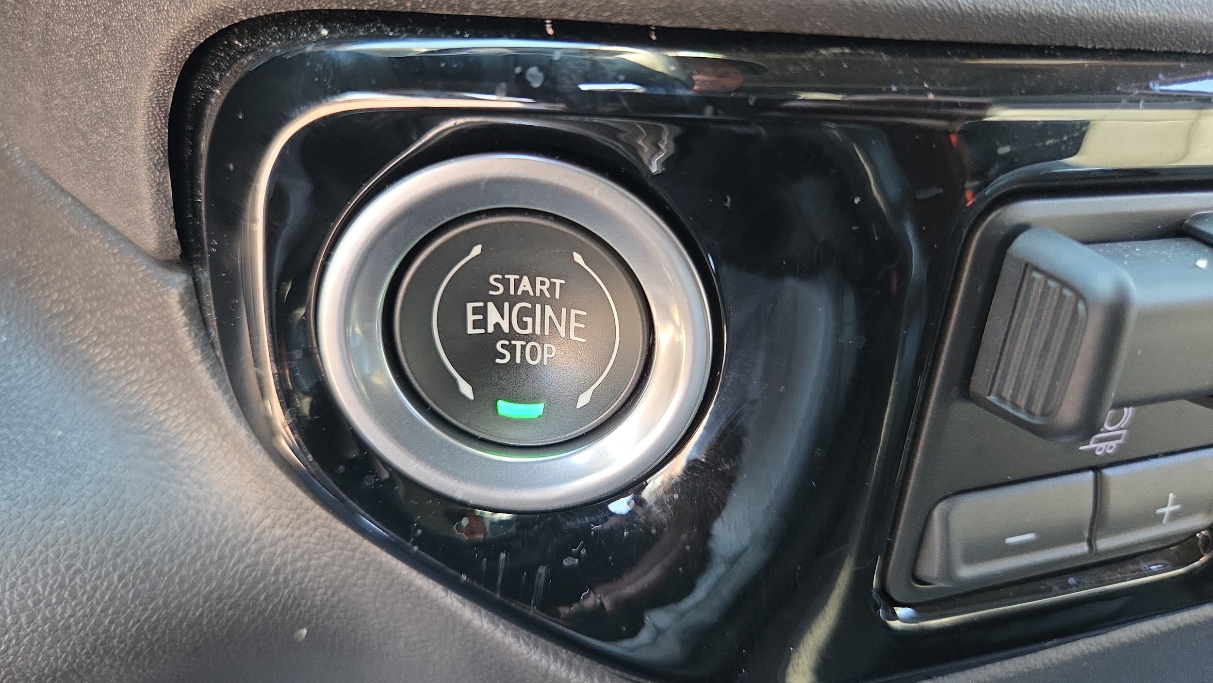 2023 GMC Sierra 1500 SLT - Photo 22