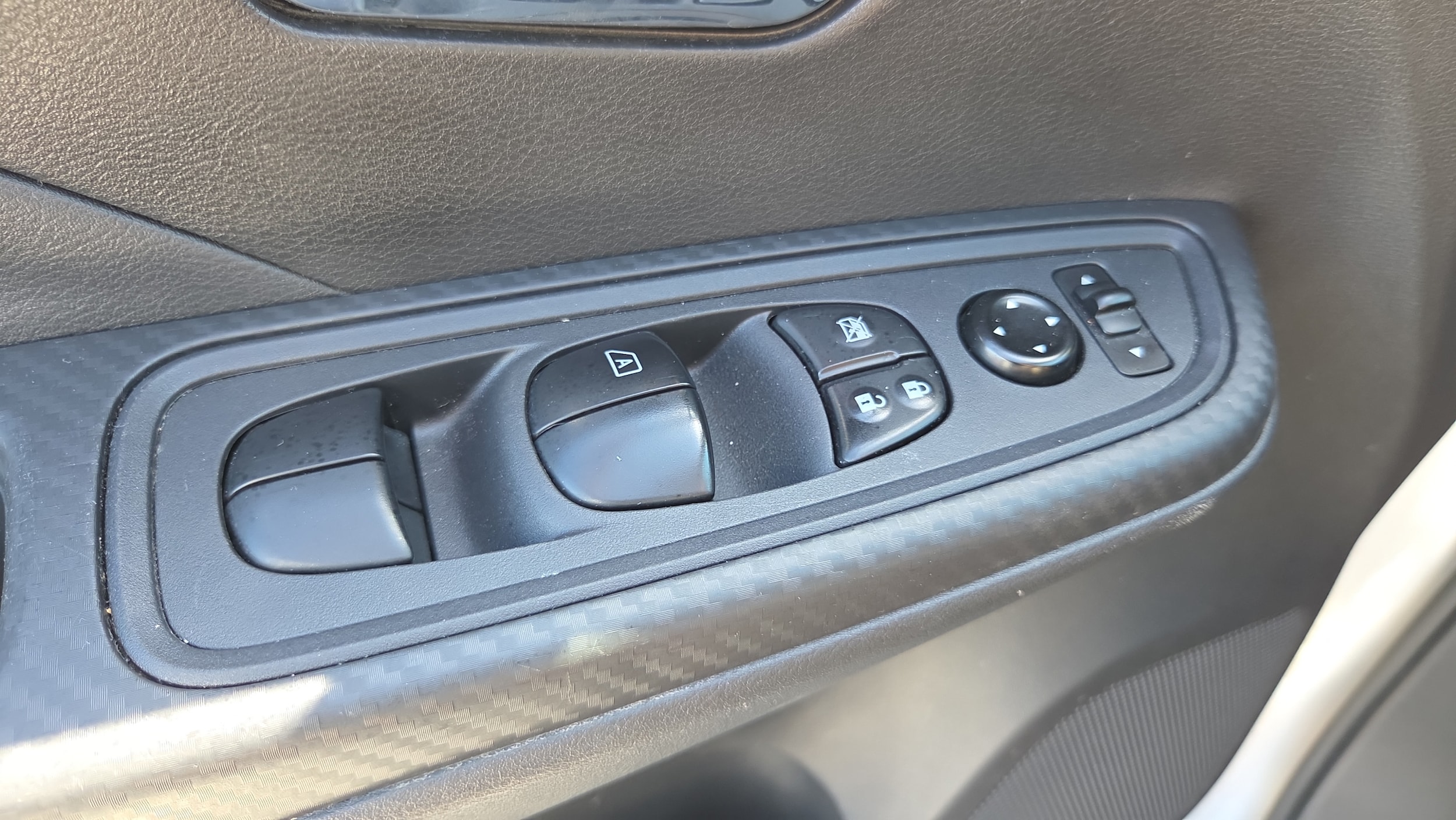 2025 Nissan Versa Sedan SV - Photo 18