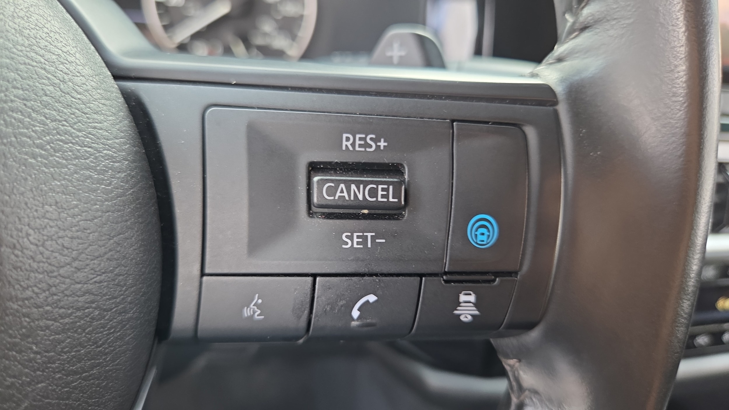 2024 Nissan Pathfinder SV - Photo 29