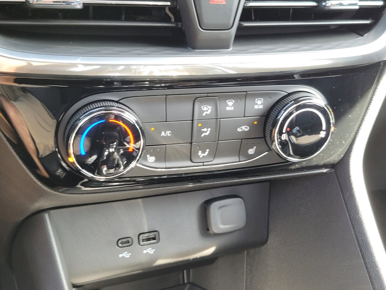 2026 Buick Encore GX Sport Touring photo 8