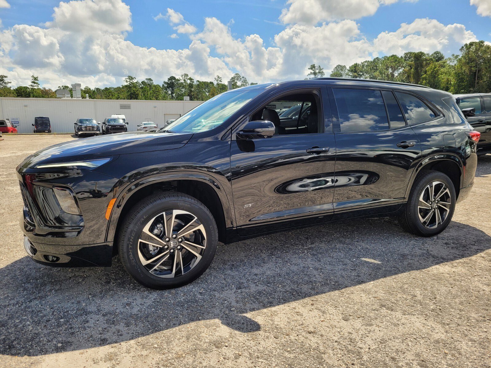 2026 Buick Enclave Sport Touring photo 2