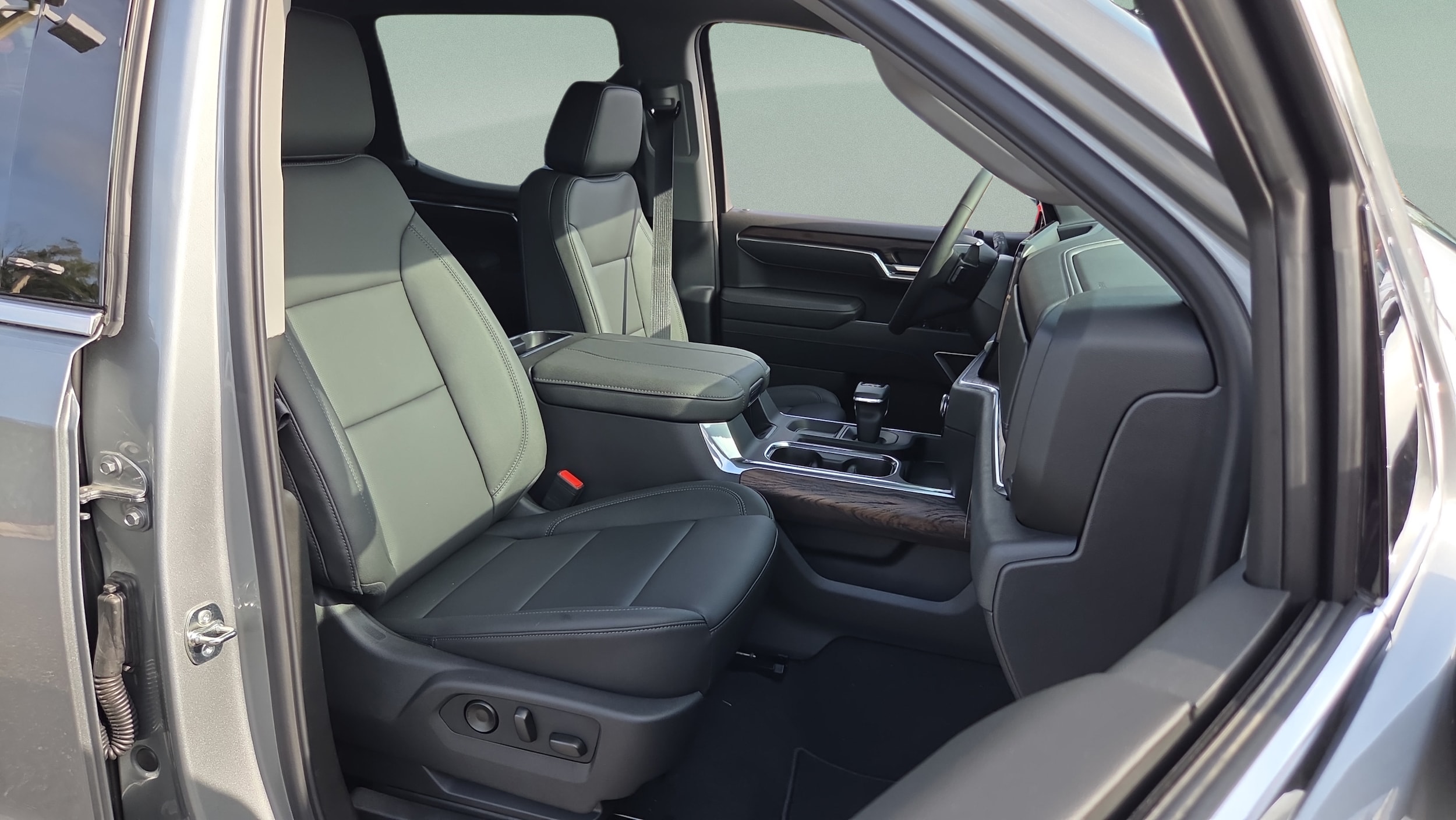 2026 GMC Sierra 1500 SLT - Photo 15