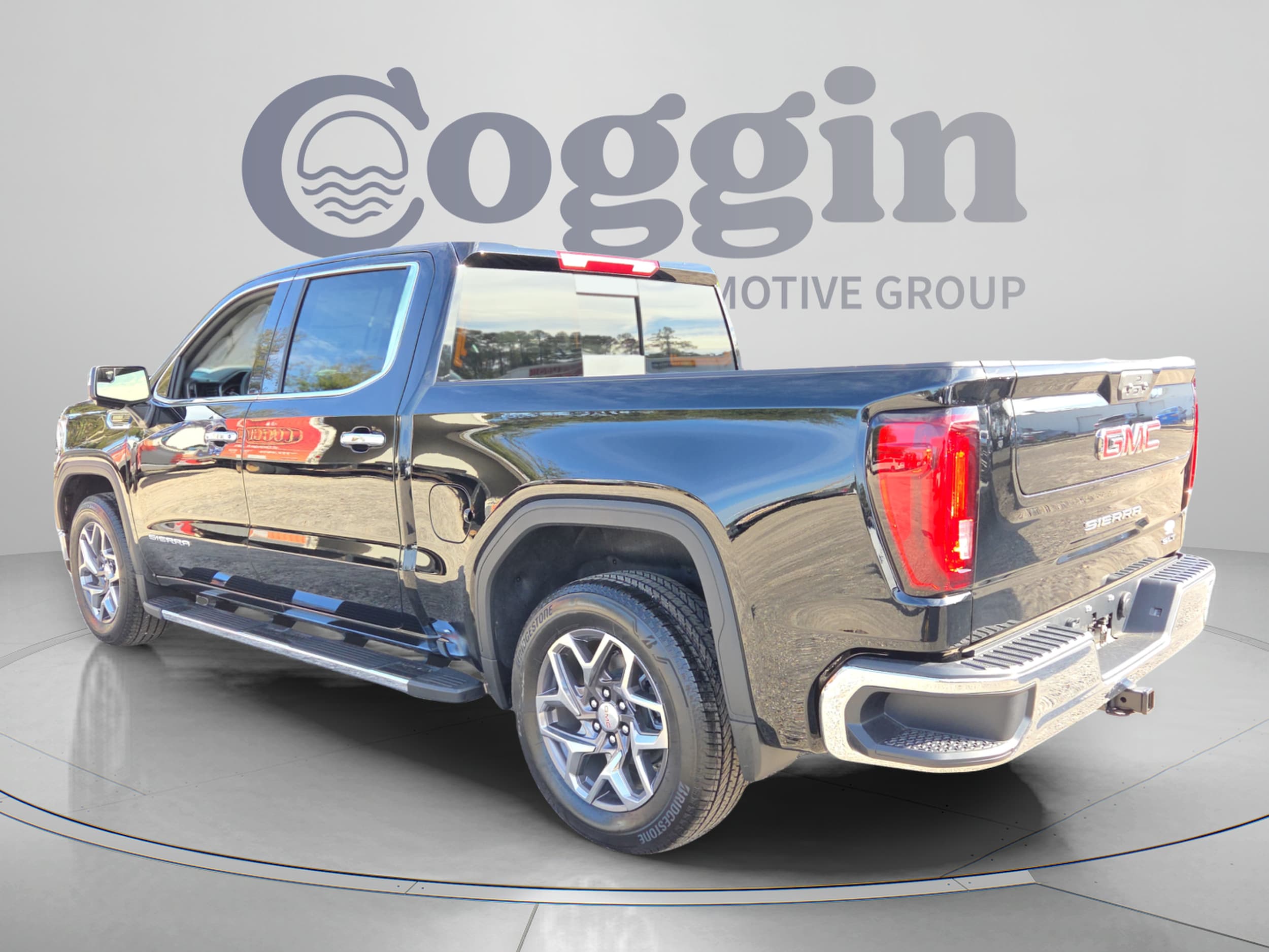 2026 GMC Sierra 1500 SLT - Photo 9