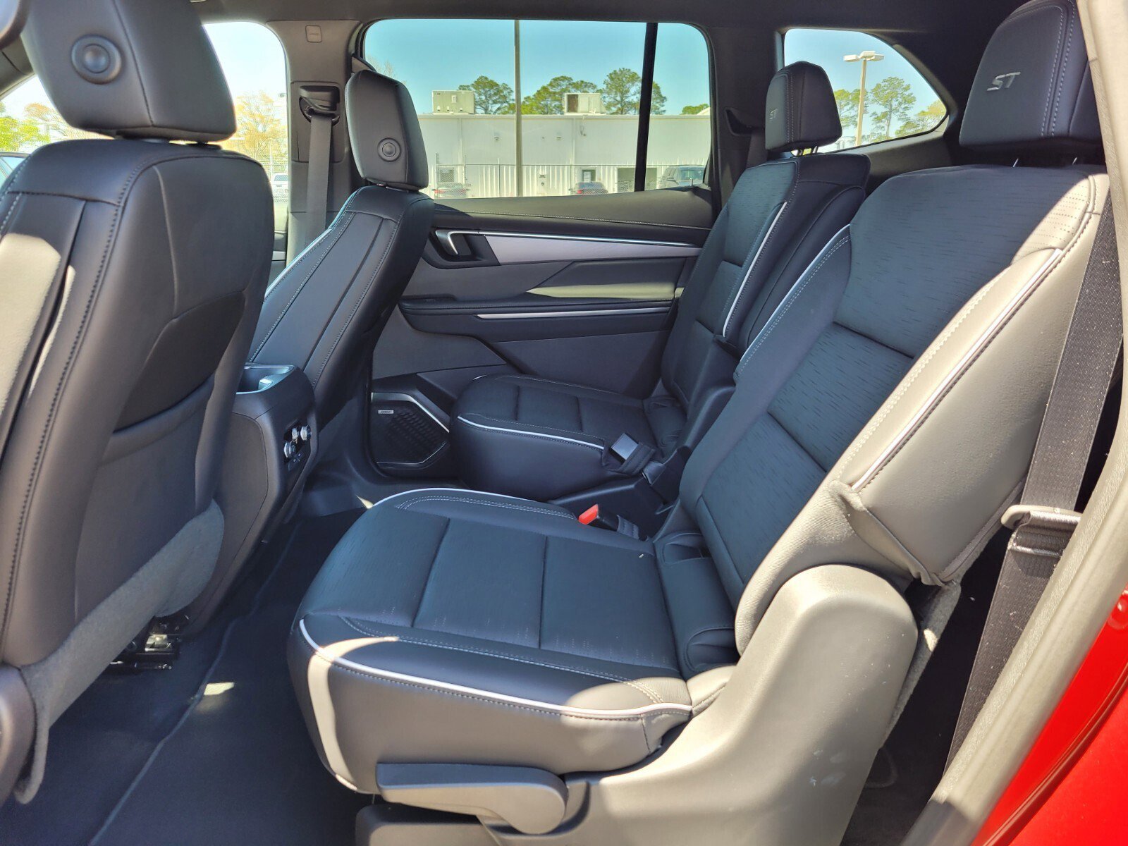 2025 Buick Enclave Sport Touring photo 4