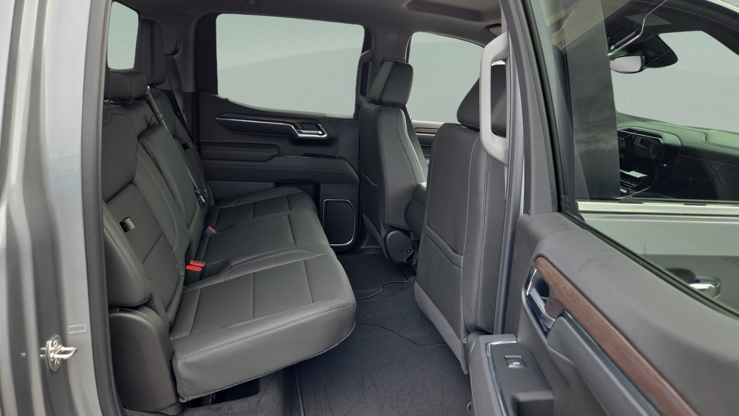 2026 GMC Sierra 1500 SLT - Photo 14