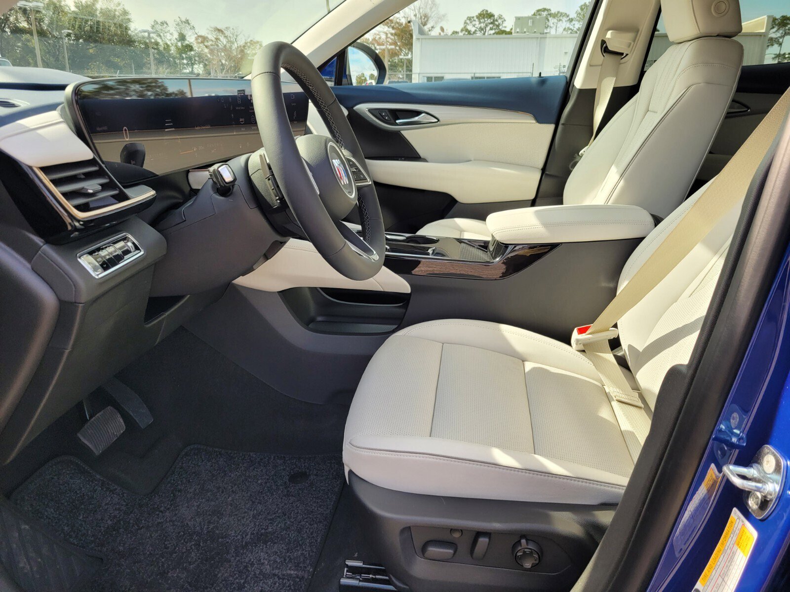 2025 Buick Envision Avenir photo 3