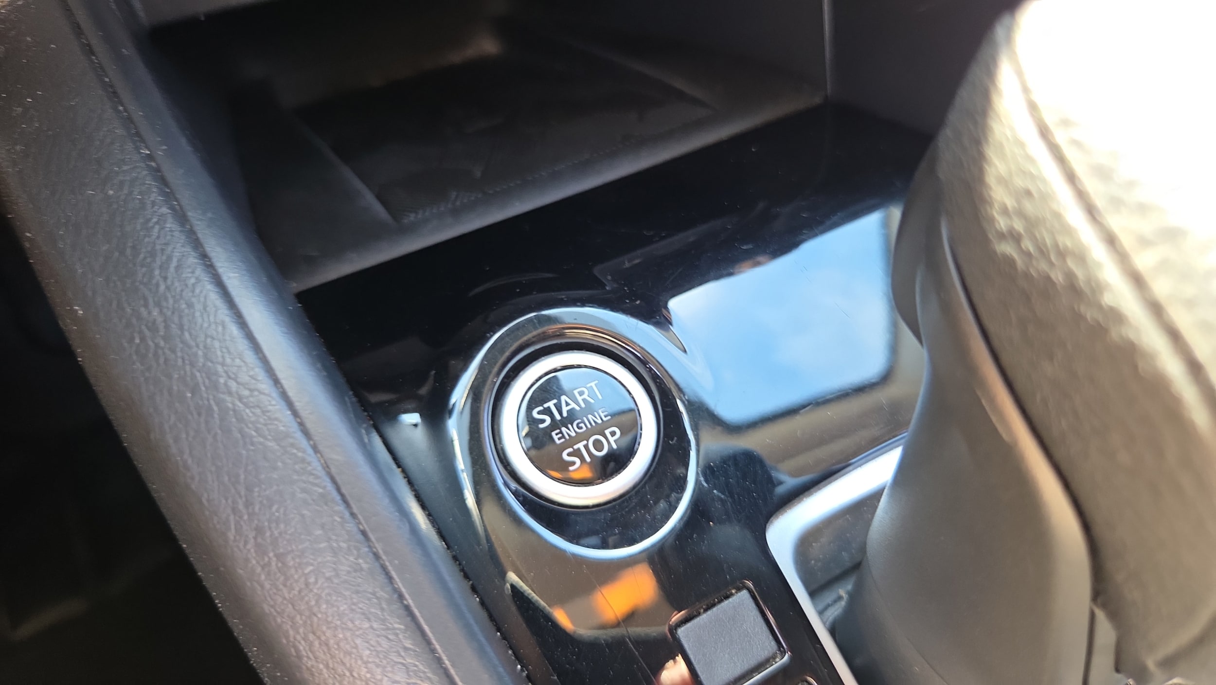 2025 Nissan Versa Sedan SV - Photo 31