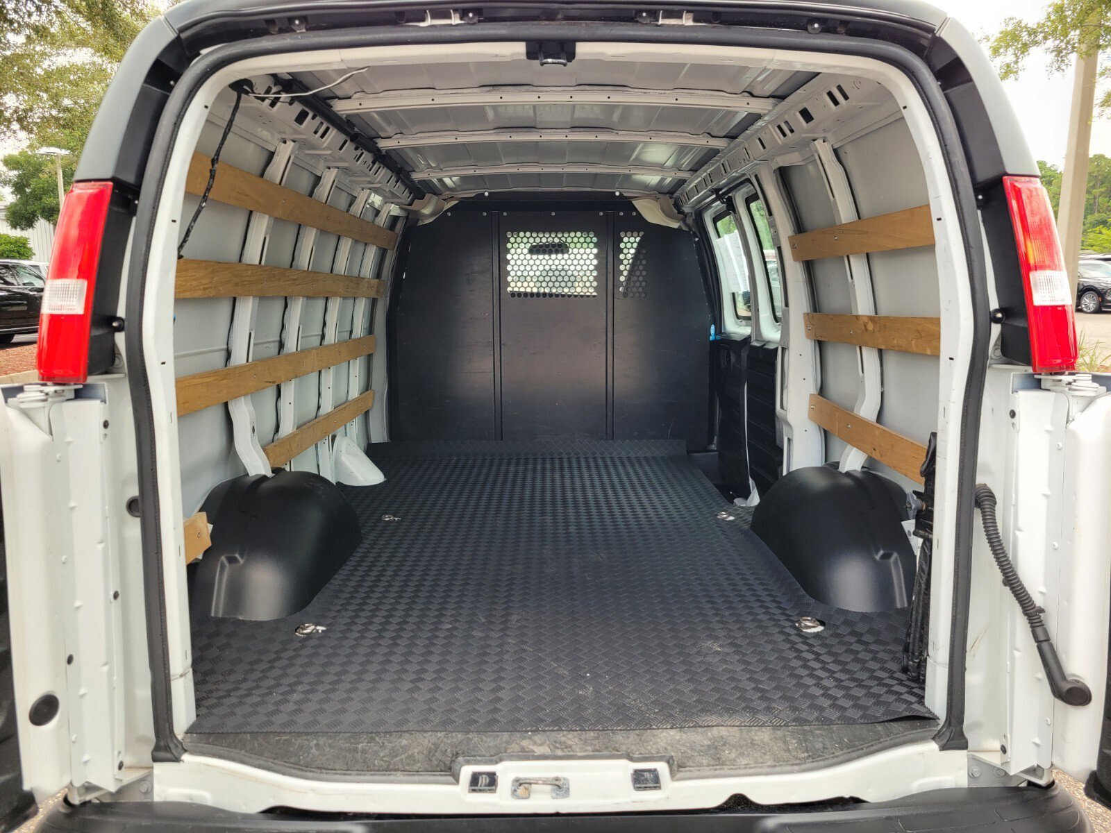 2023 Gmc Savana Cargo 2500 photo 3