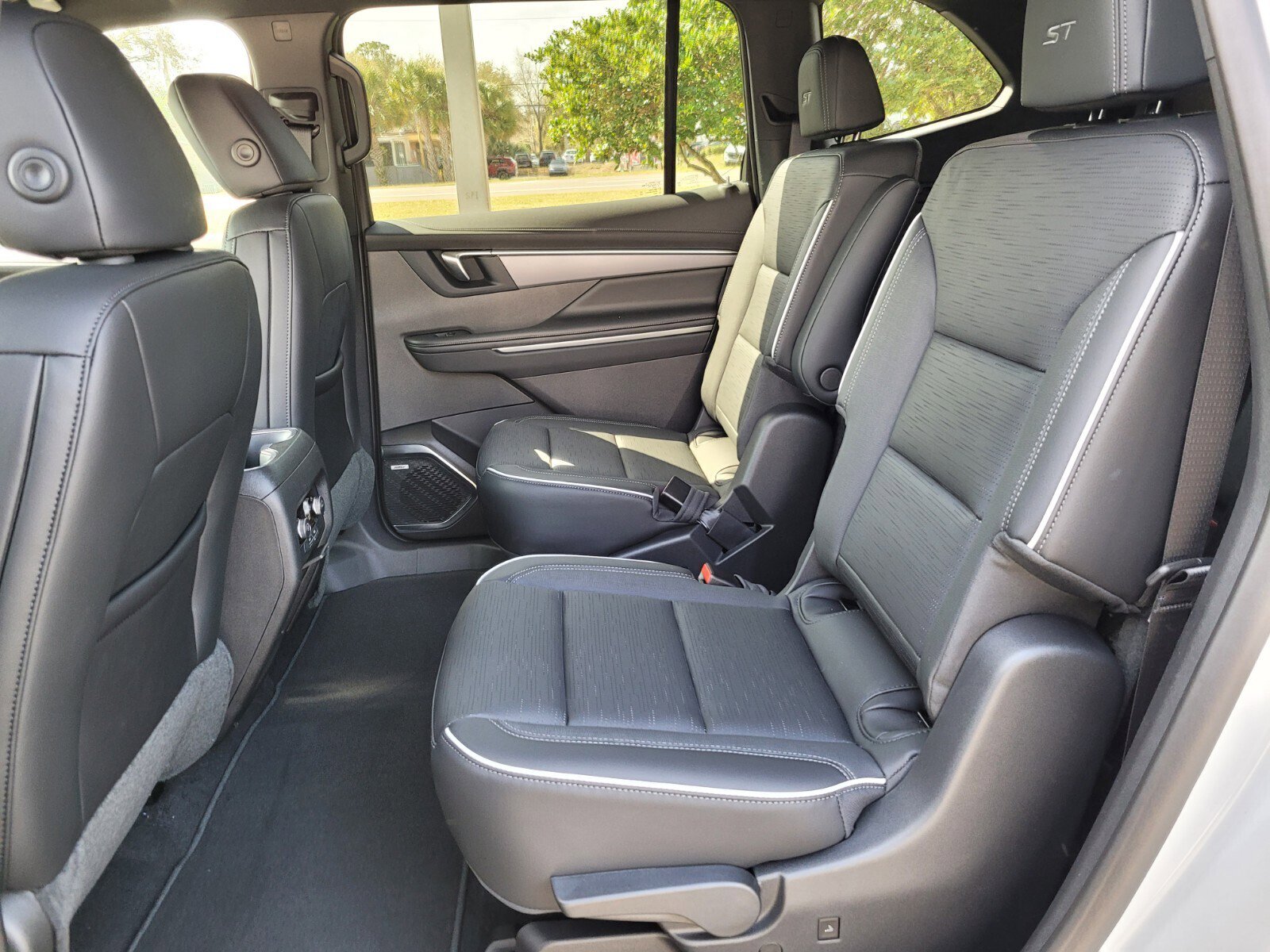 2025 Buick Enclave Sport Touring photo 4