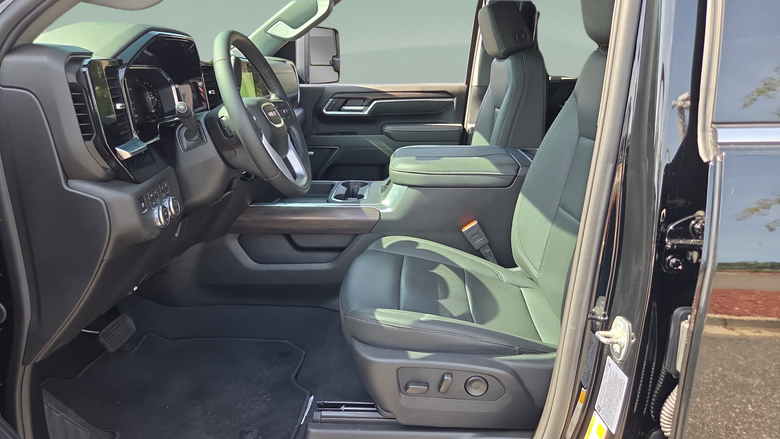 2026 GMC Sierra 3500HD SLT - Photo 9