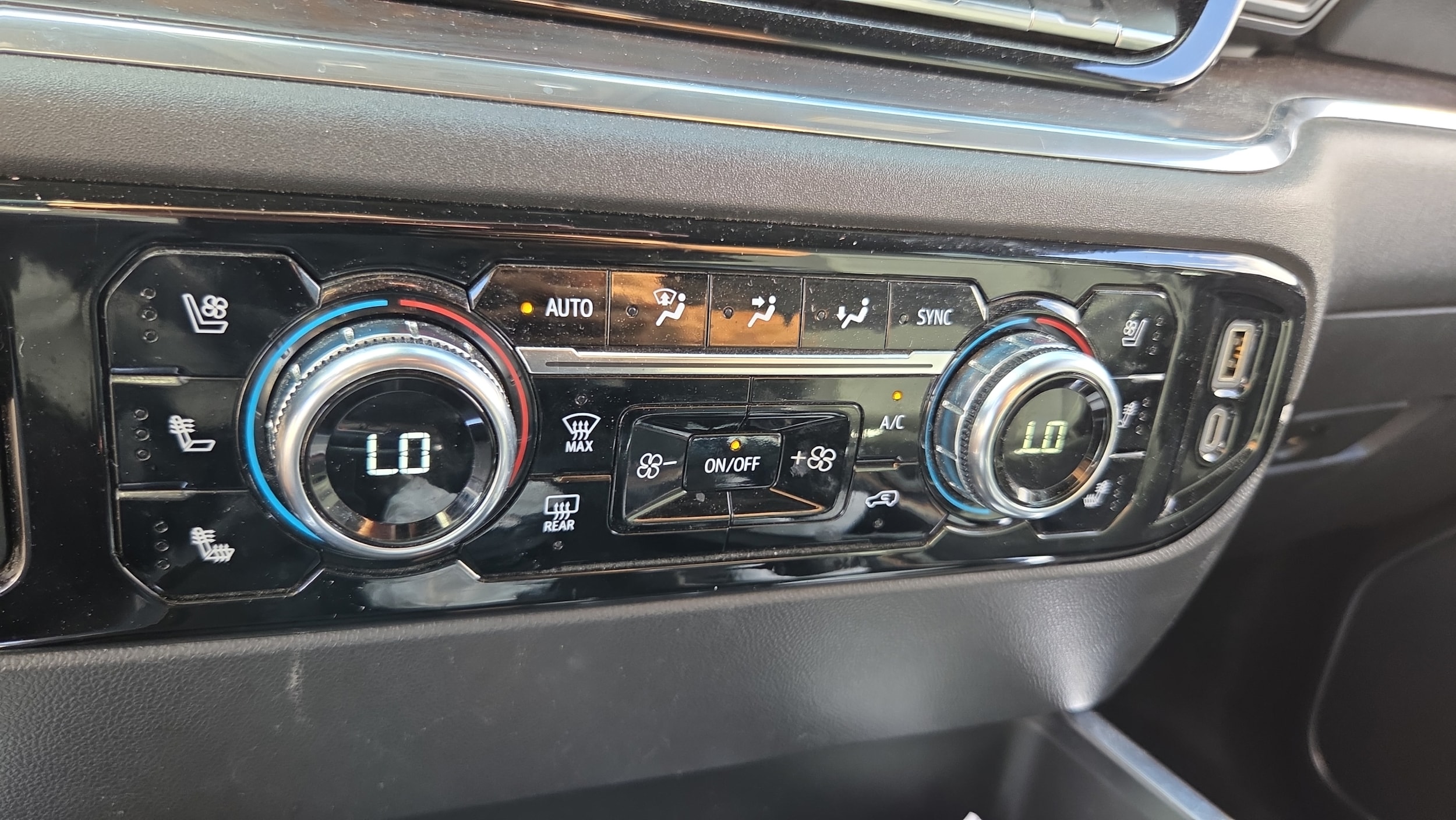 2023 GMC Sierra 1500 SLT - Photo 25