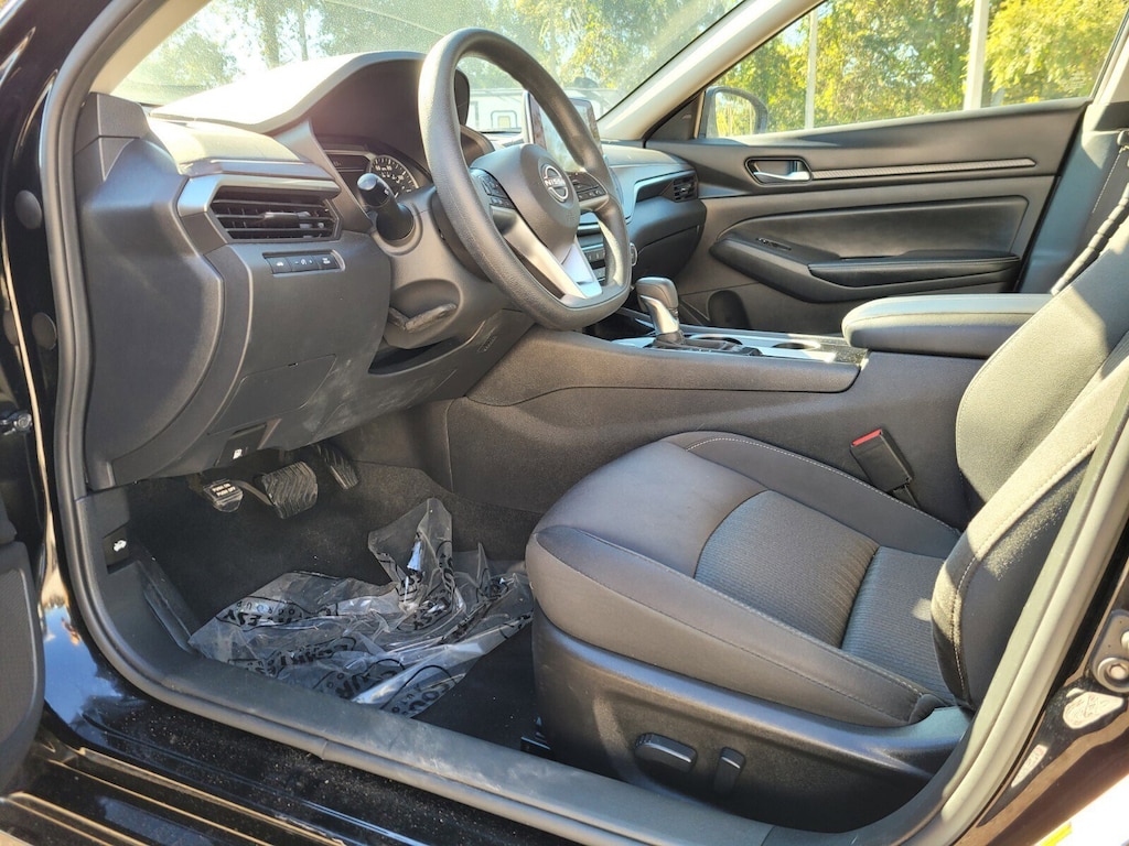 Used 2024 Nissan Altima 2.5 SV