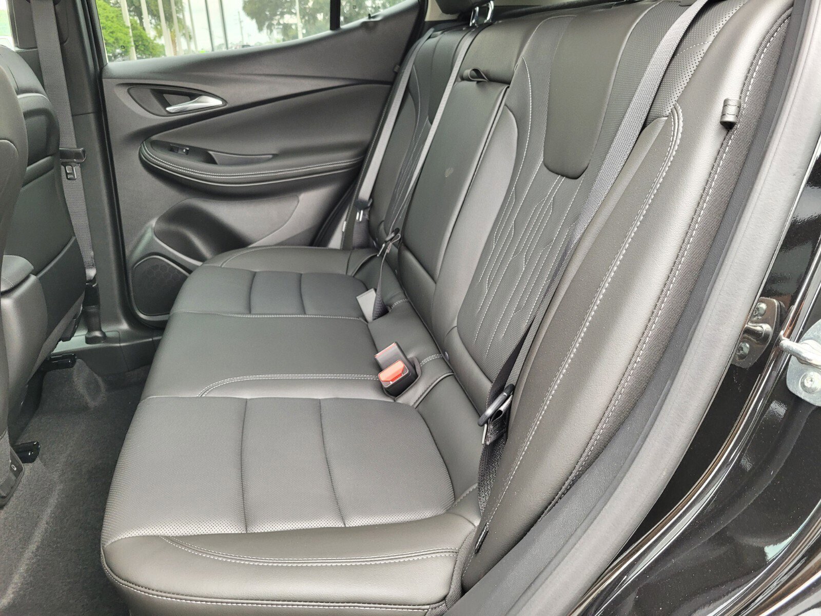 2025 Buick Encore GX Avenir photo 4