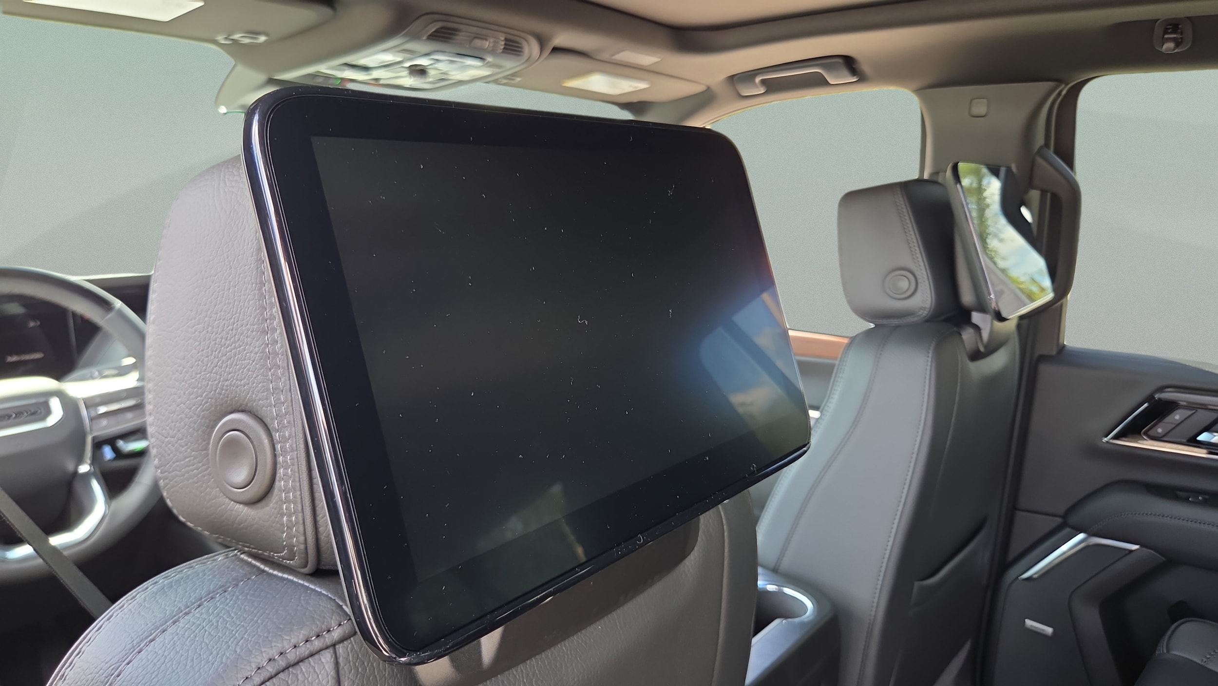 2026 GMC Yukon XL Denali - Photo 11