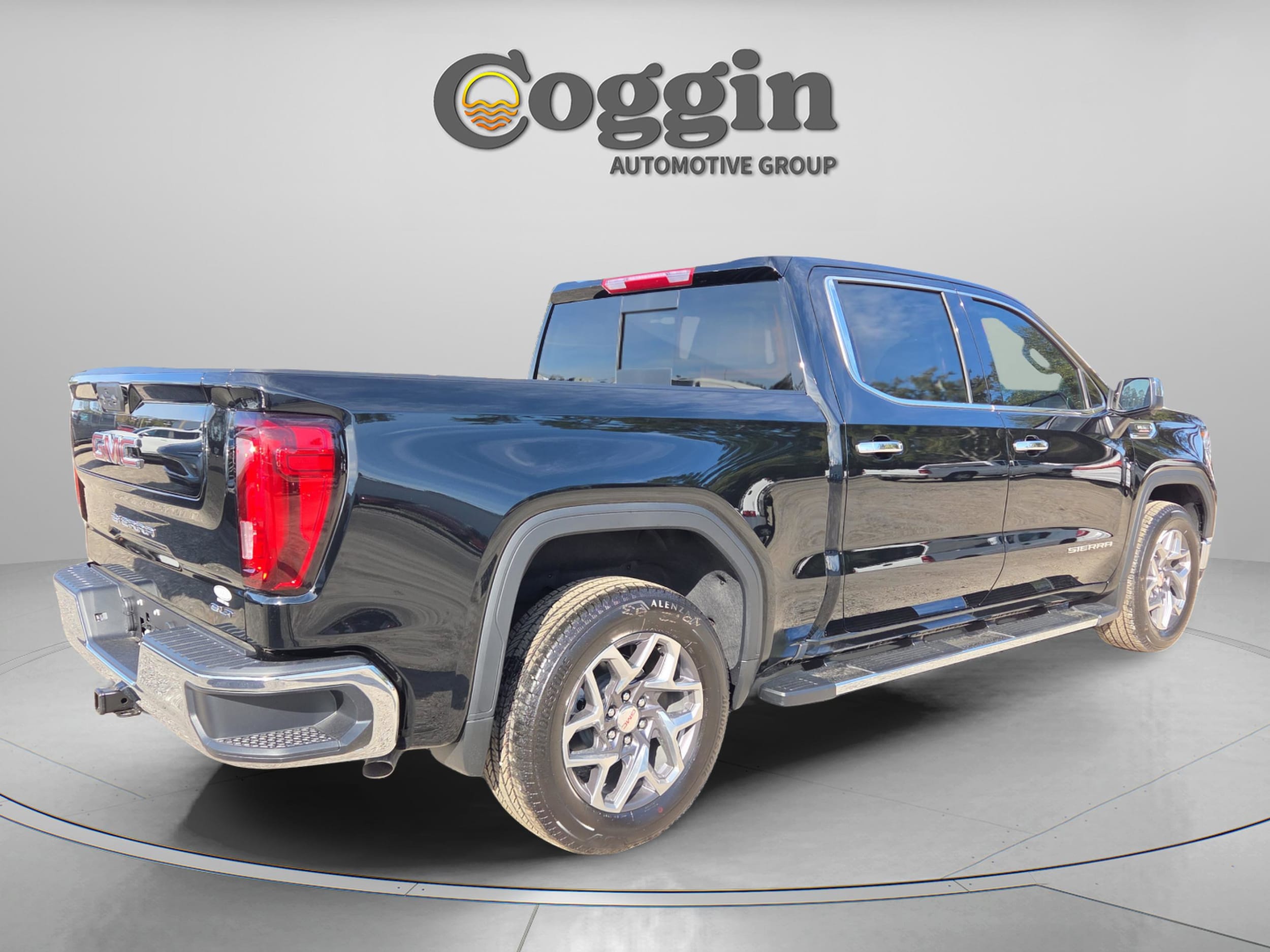 2026 GMC Sierra 1500 SLT - Photo 6