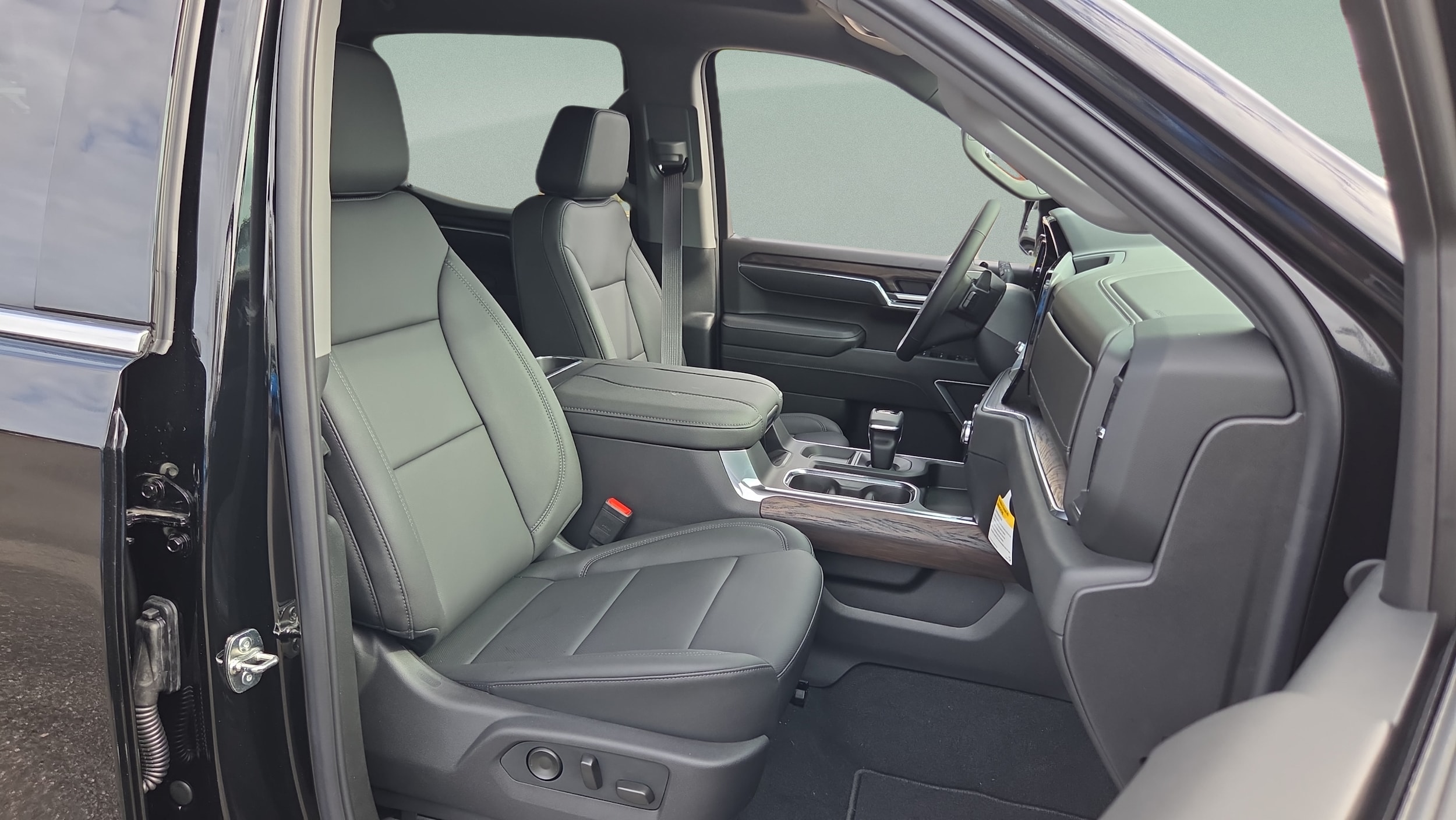 2026 GMC Sierra 1500 SLT - Photo 15