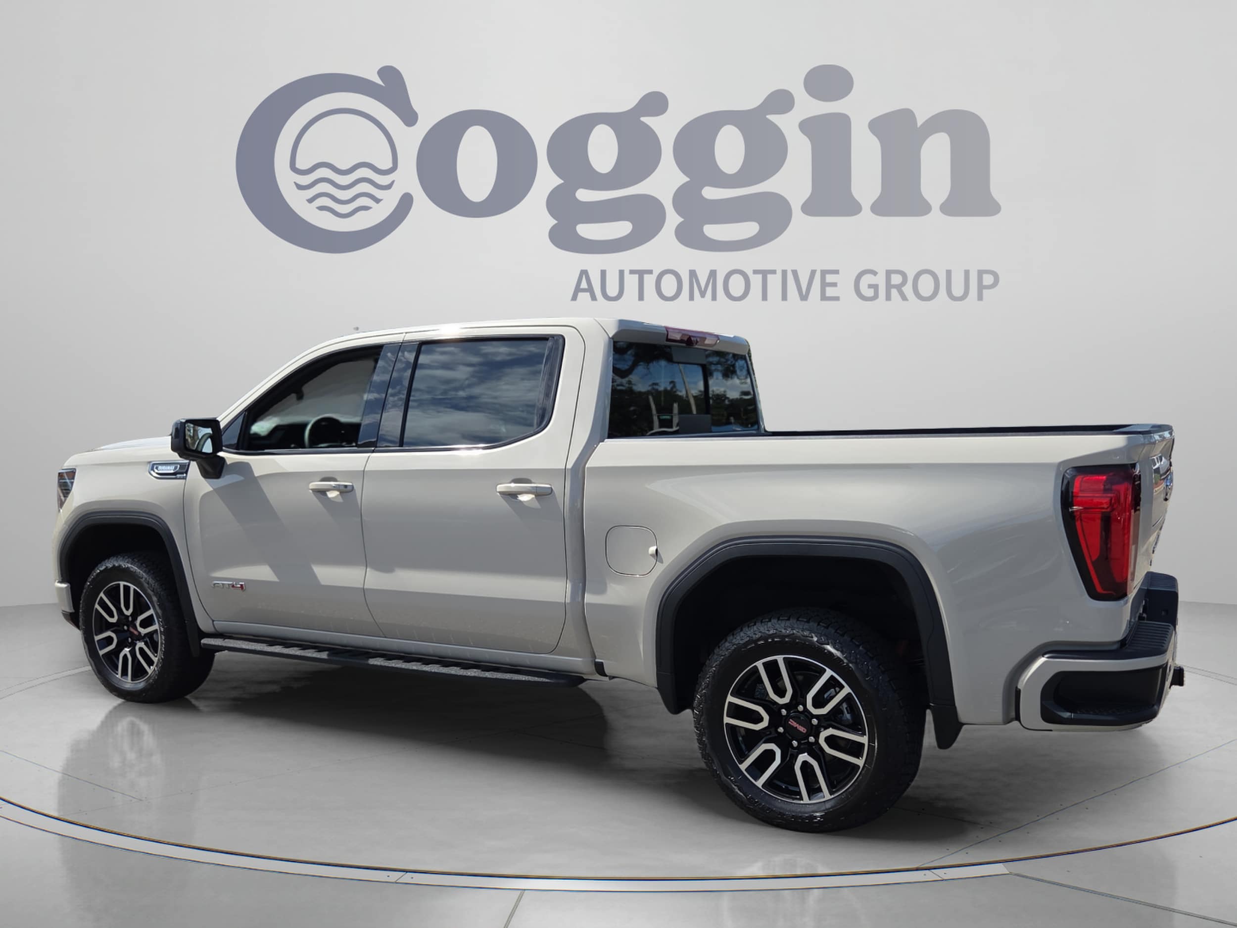 2026 GMC Sierra 1500 AT4 - Photo 3