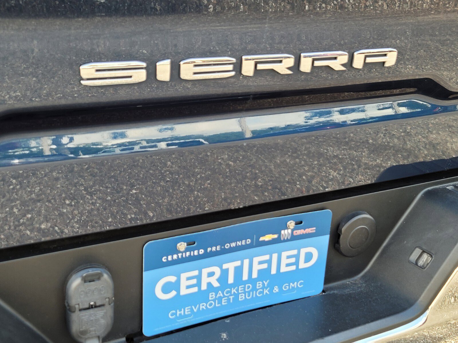 2022 Gmc Sierra 1500 SLE photo 3