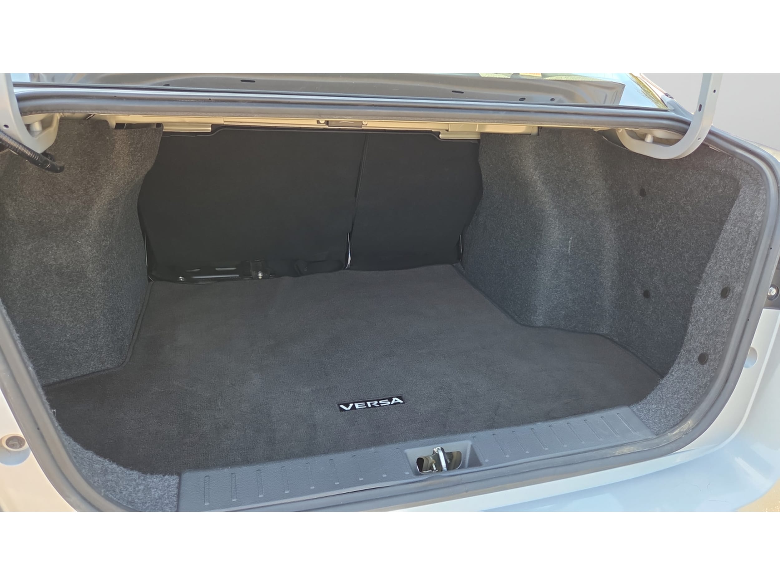 2025 Nissan Versa Sedan SV - Photo 13