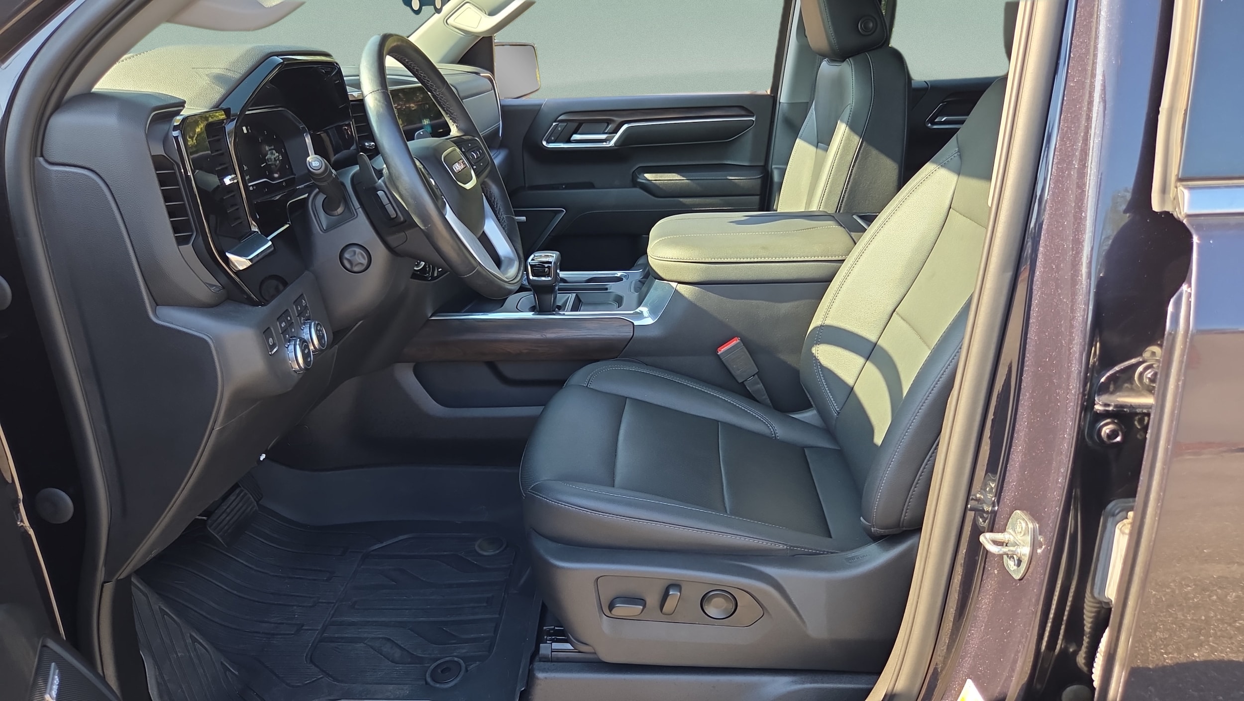 2023 GMC Sierra 1500 SLT - Photo 9