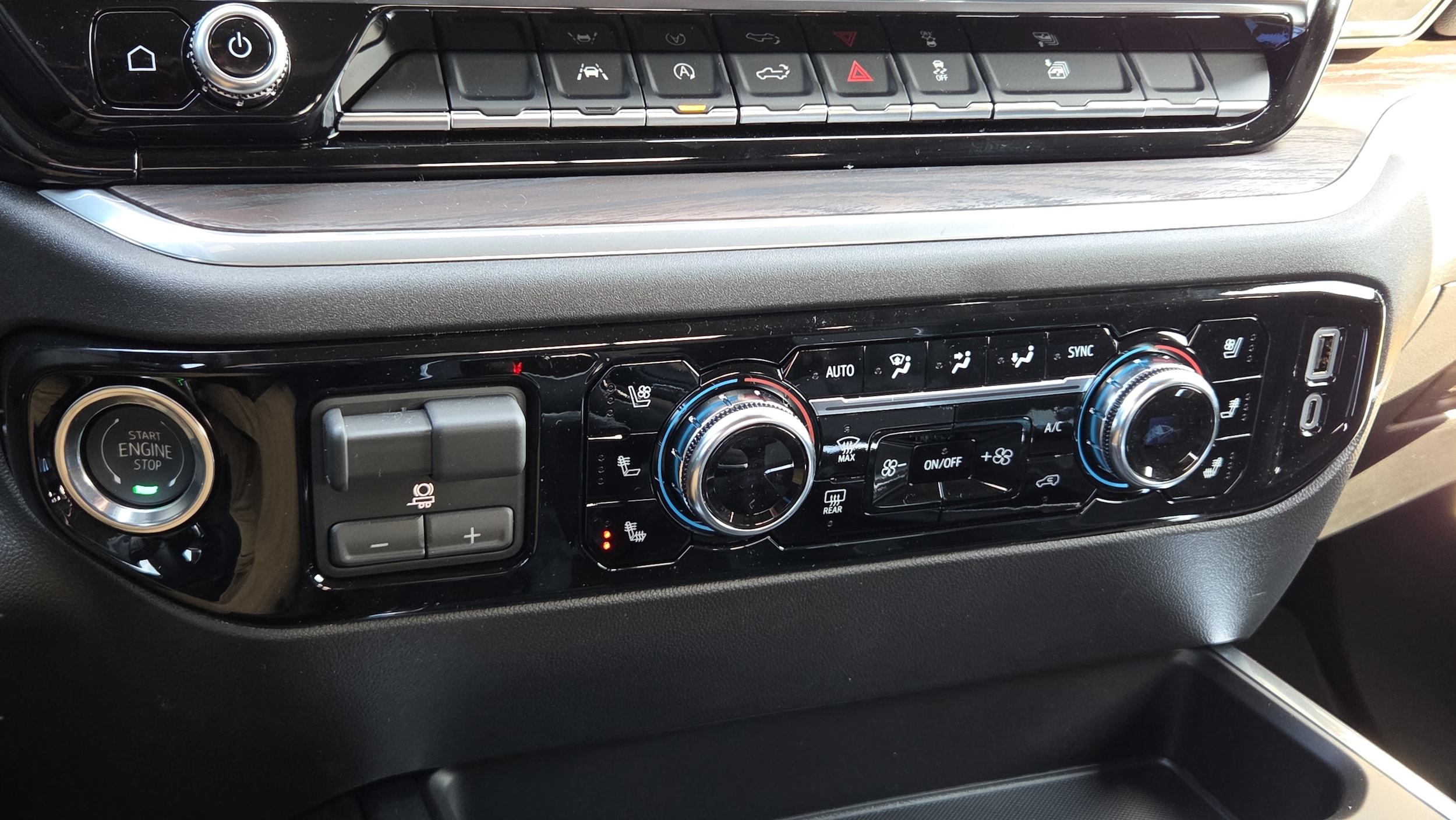 2026 GMC Sierra 1500 SLT - Photo 29