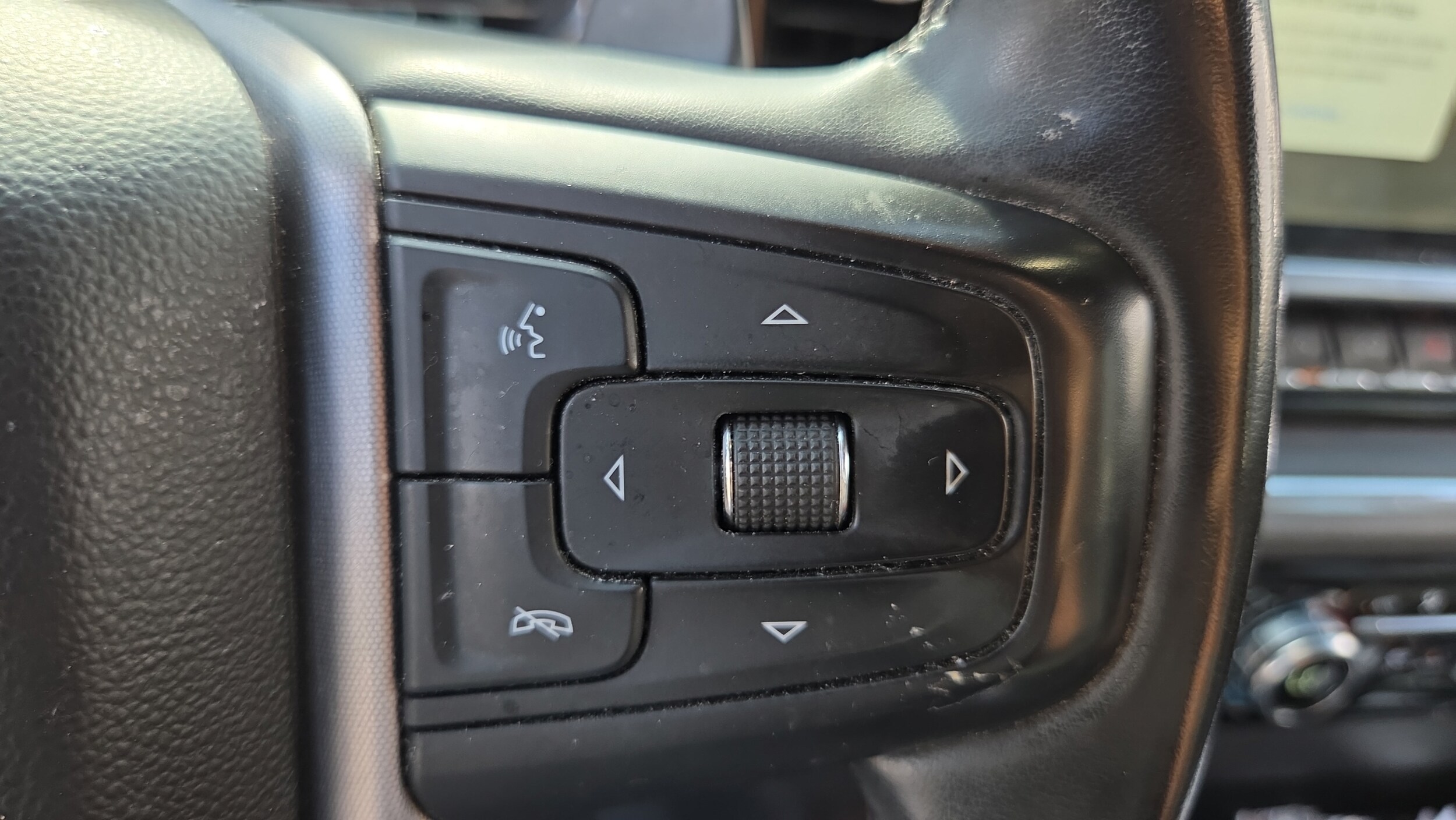 2023 GMC Sierra 1500 SLT - Photo 30