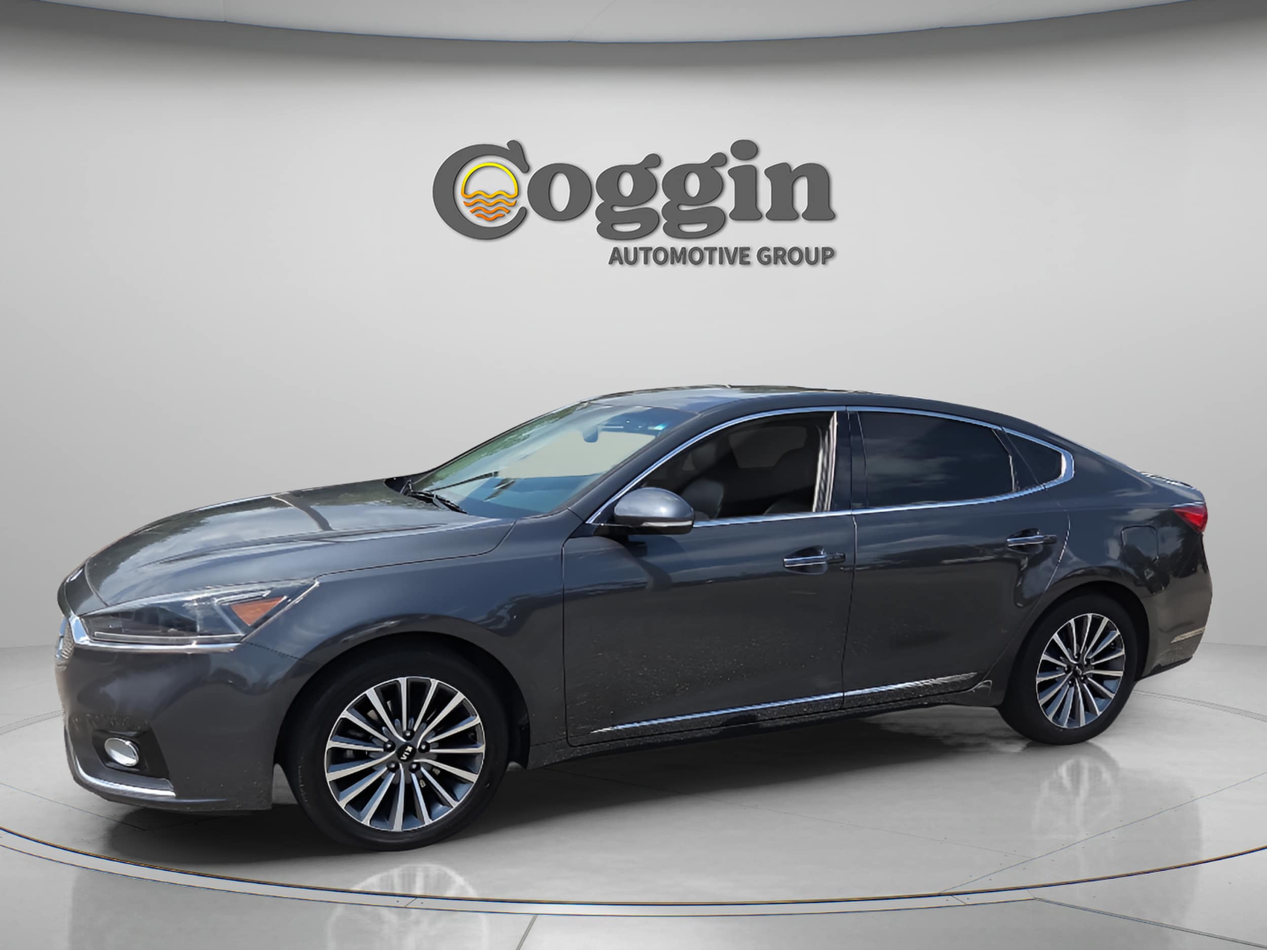 2017 Kia Cadenza Premium's photo