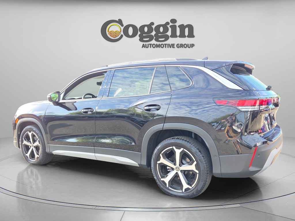 Used 2025 Volkswagen Tiguan SE