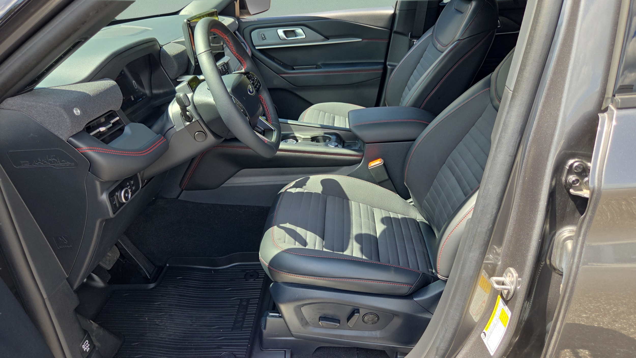 2025 Ford Explorer ST-LINE - Photo 9