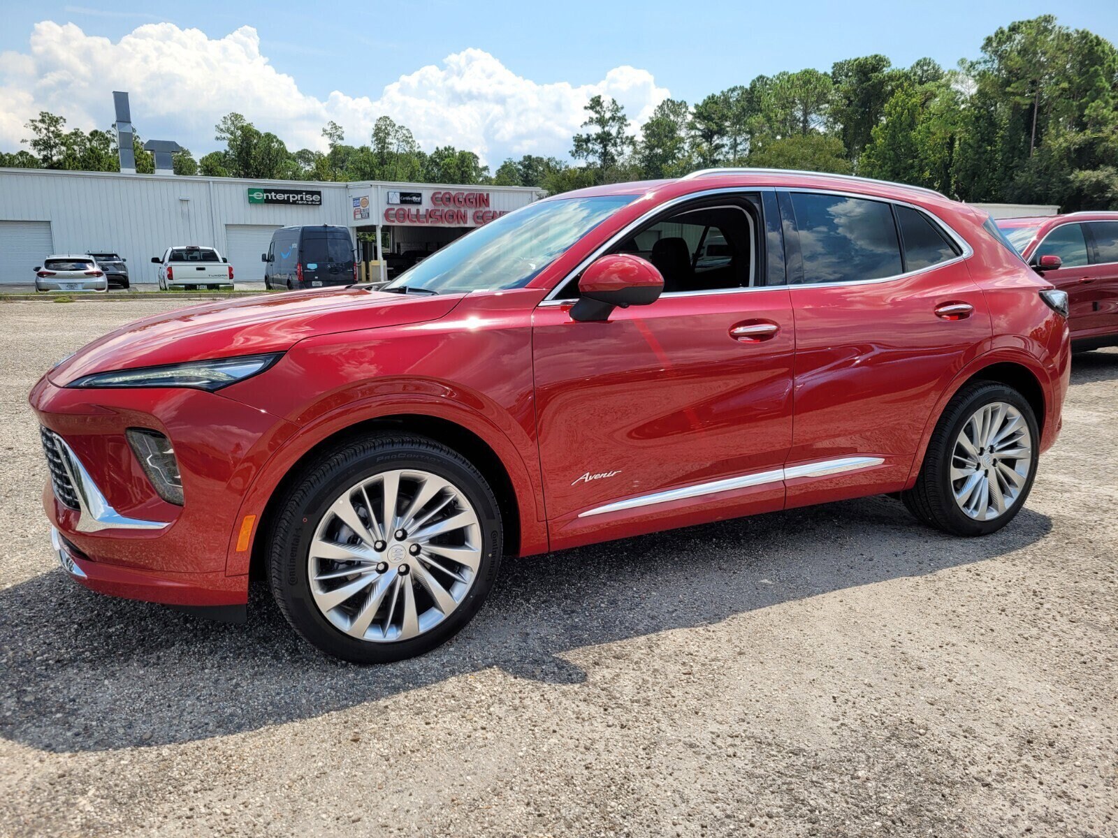 2025 Buick Envision Avenir photo 2