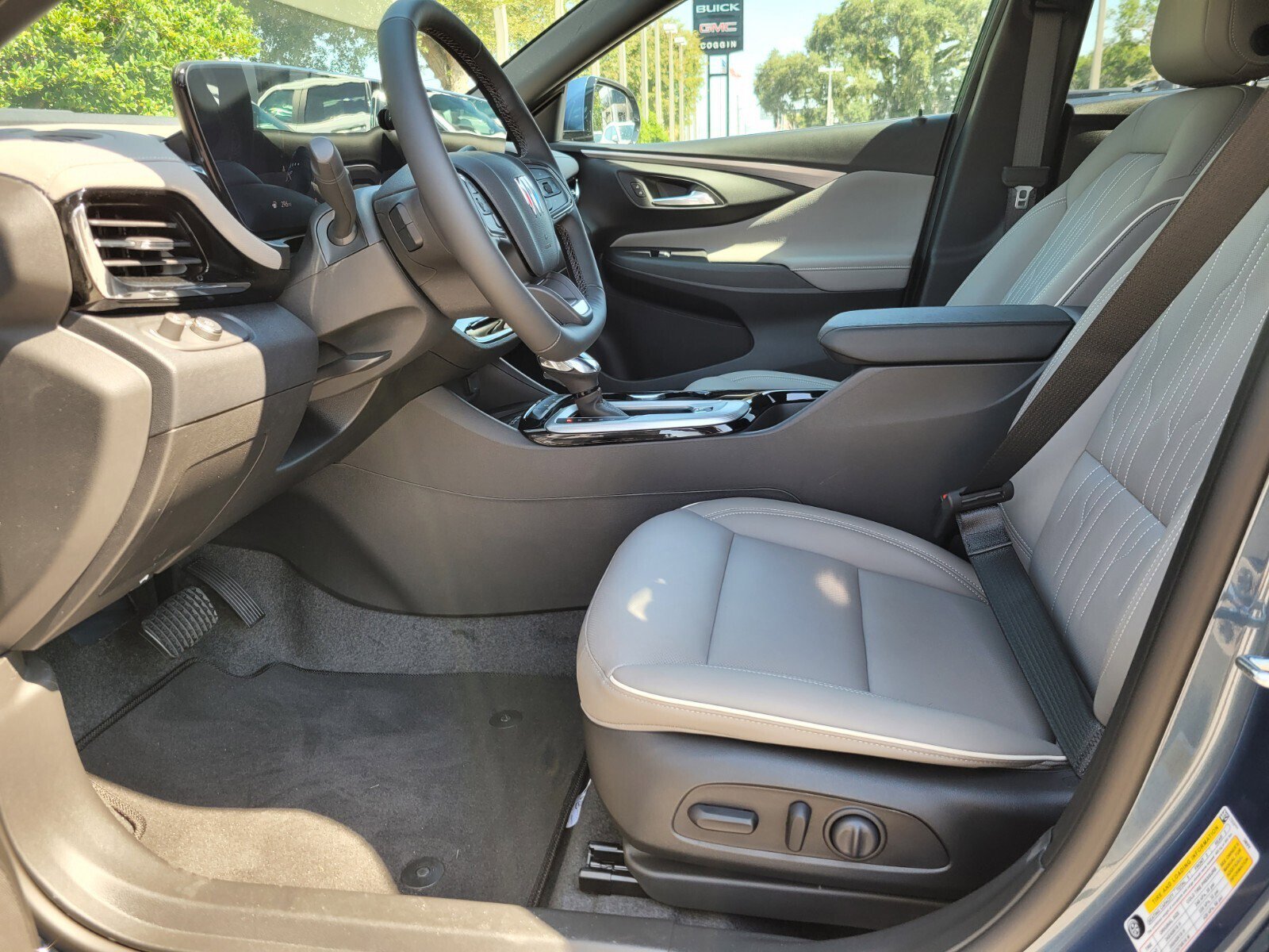 2025 Buick Envista Avenir photo 3