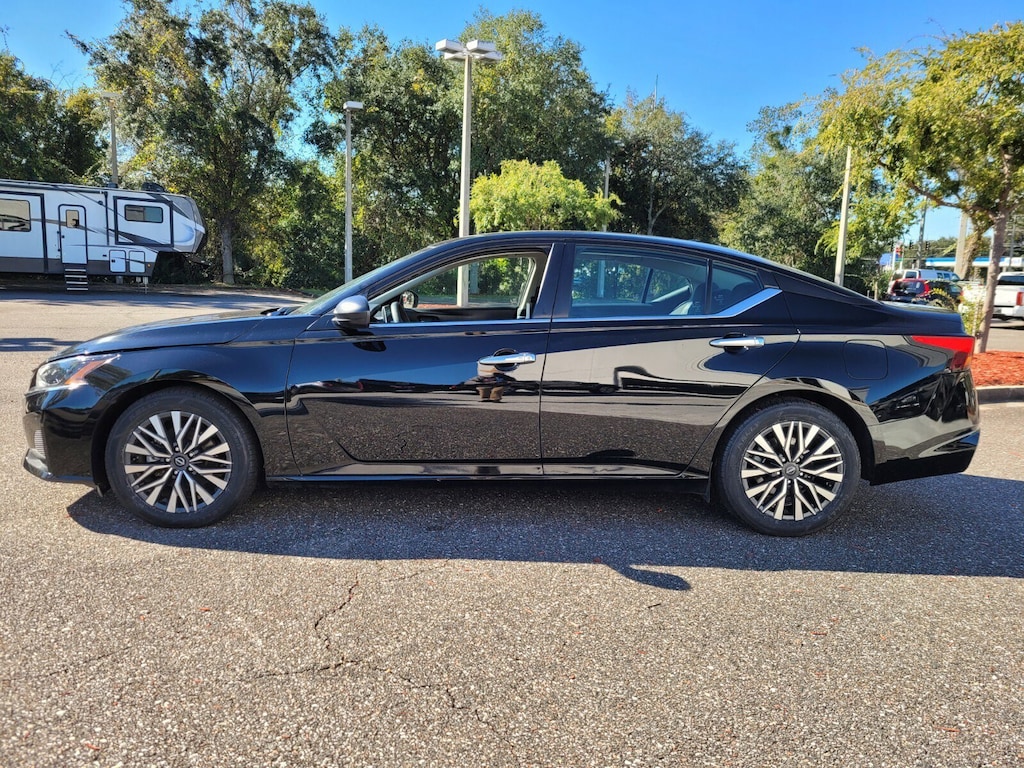 Used 2024 Nissan Altima 2.5 SV