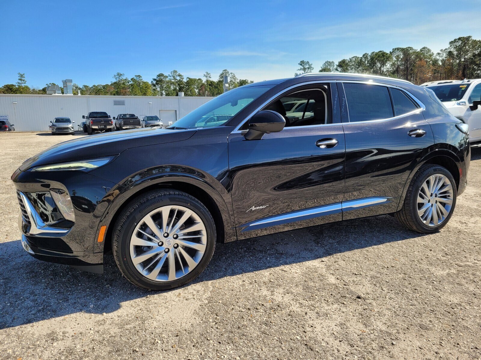2025 Buick Envision Avenir photo 2