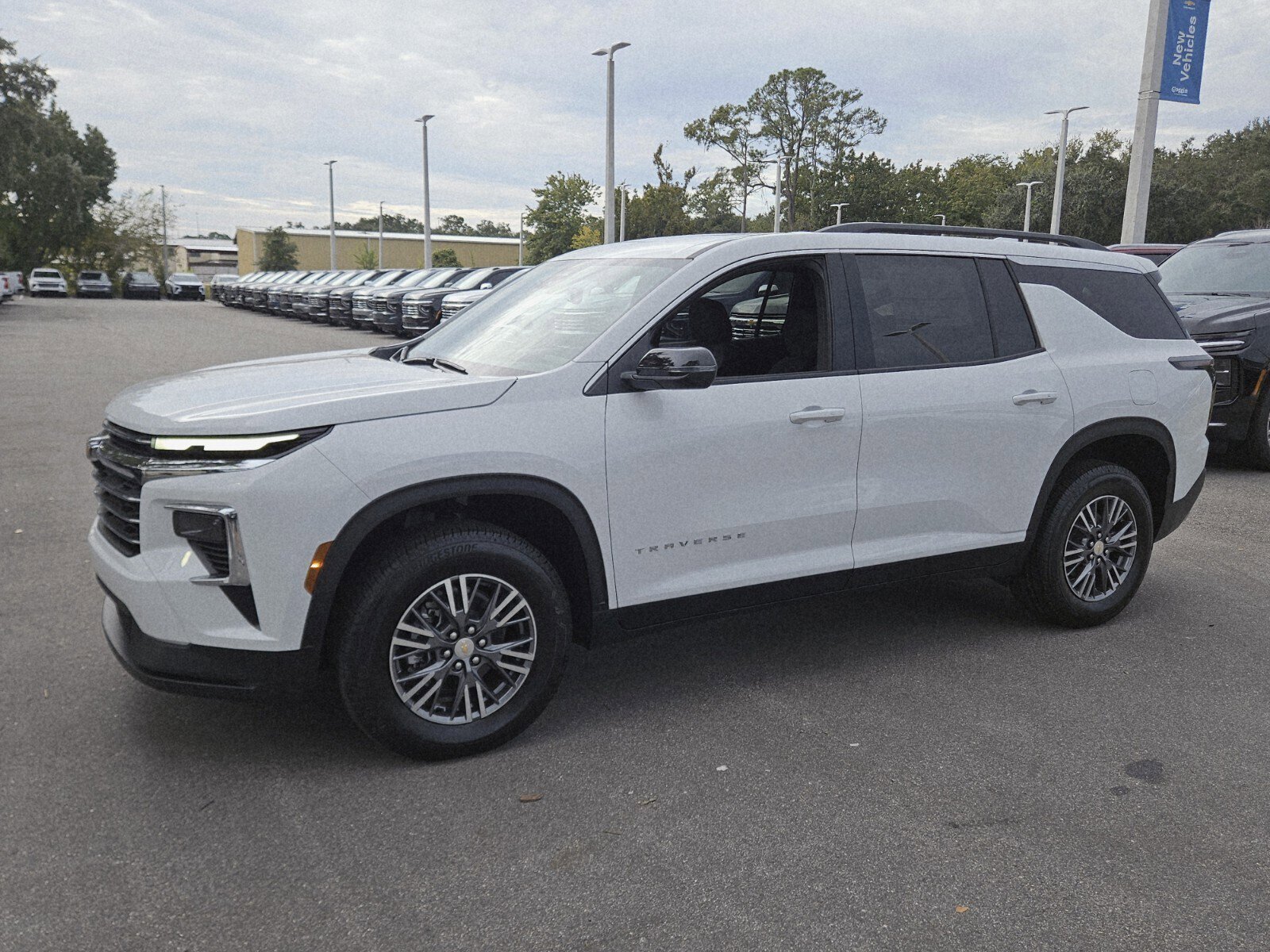 2026 Chevrolet Traverse LT's photo