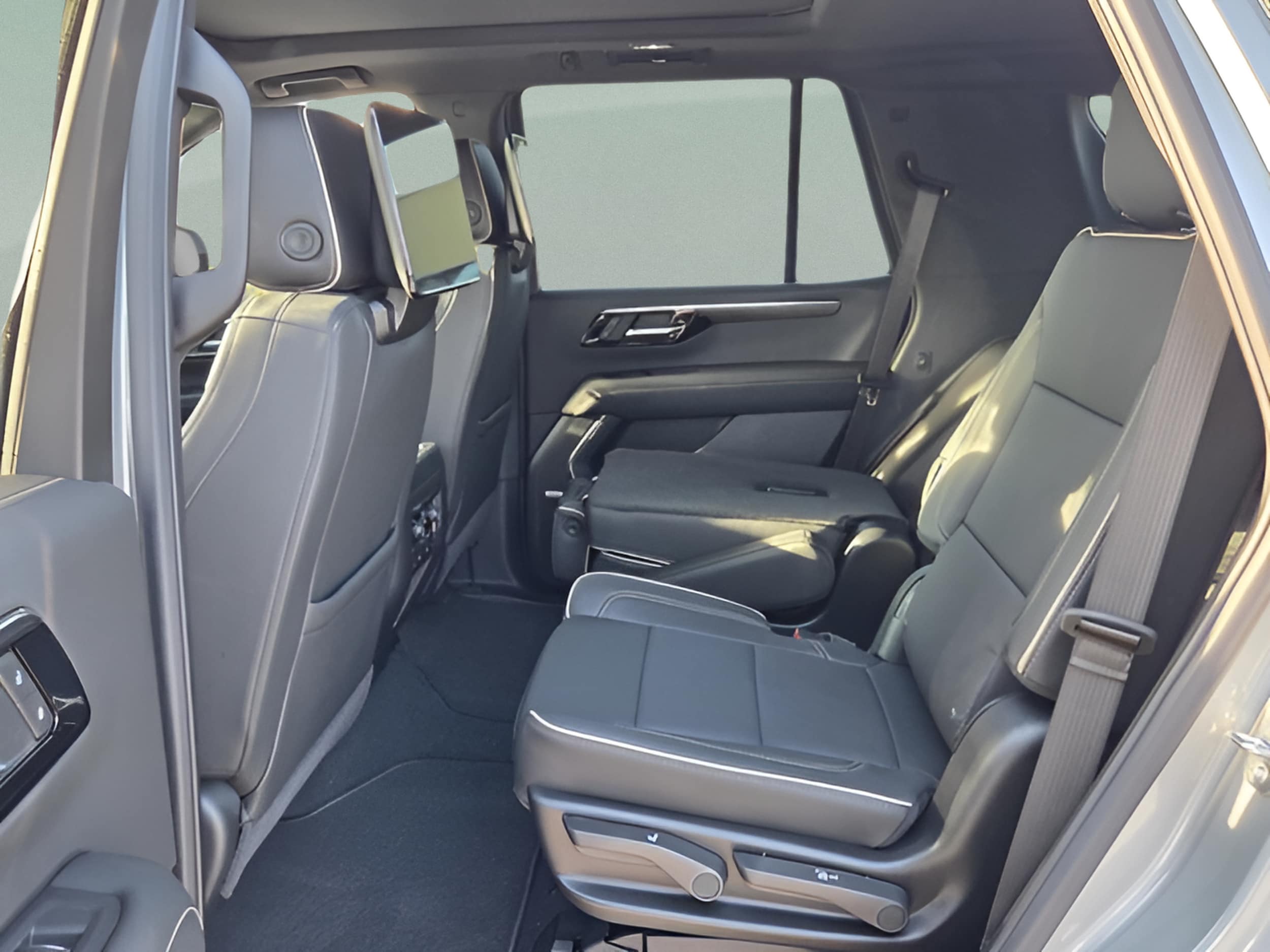 2026 Chevrolet Tahoe Premier - Photo 12
