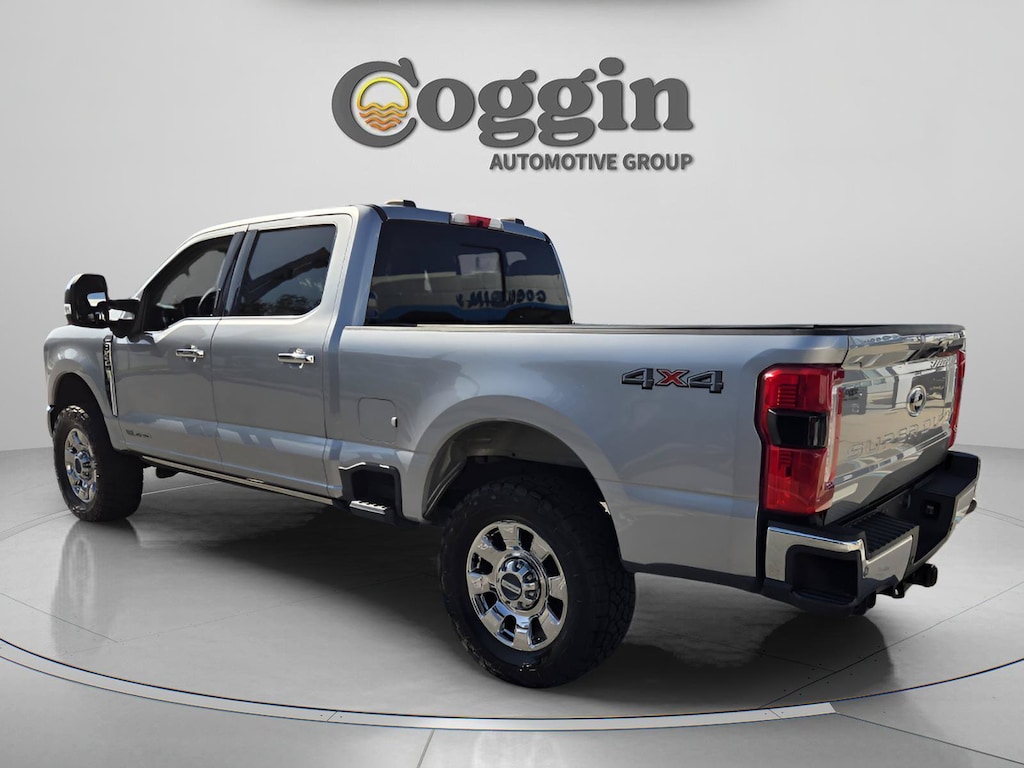 Used 2023 Ford F-250 Lariat Truck Crew Cab